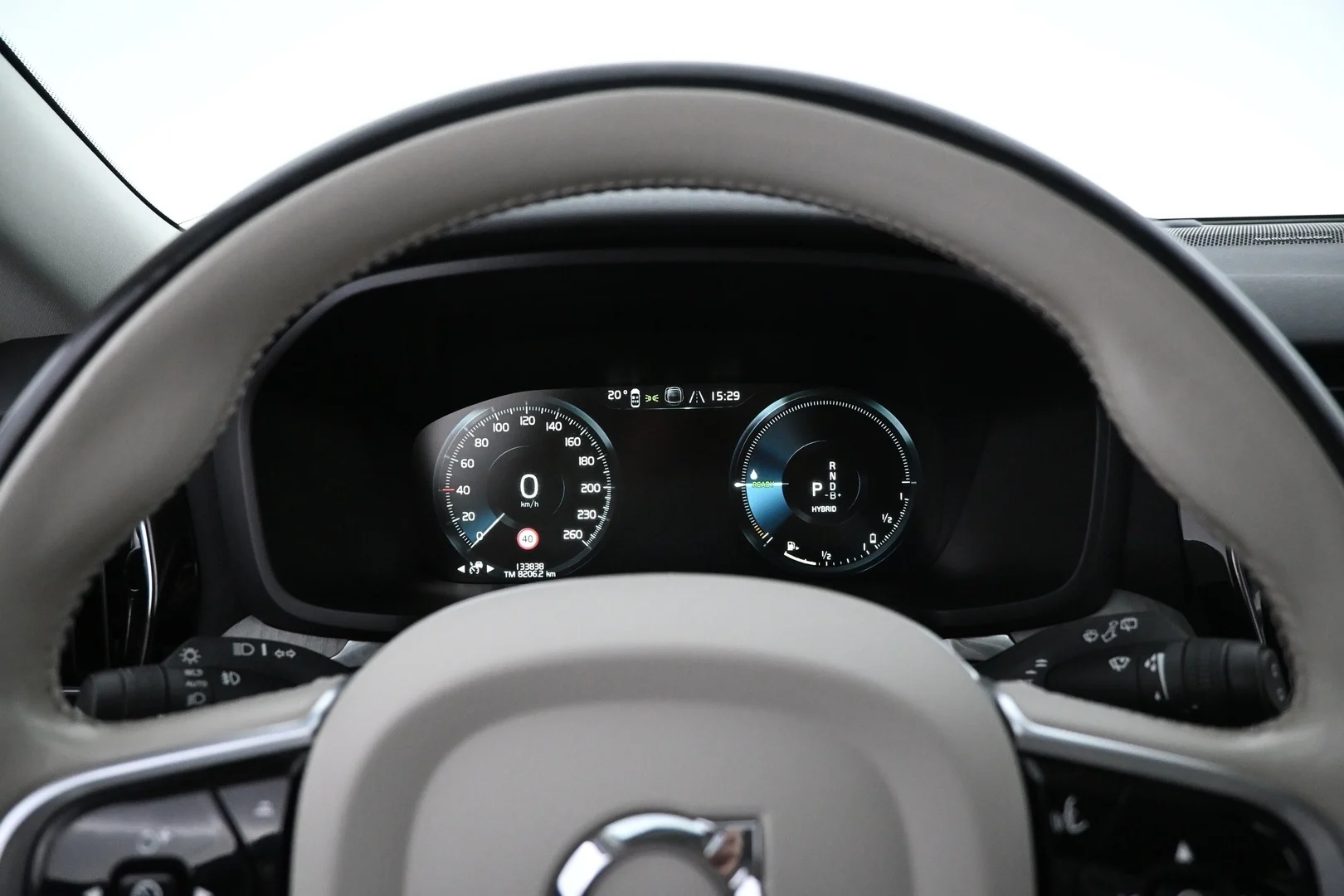 Car Image - BOeo3idWg761DcYUrPY8O