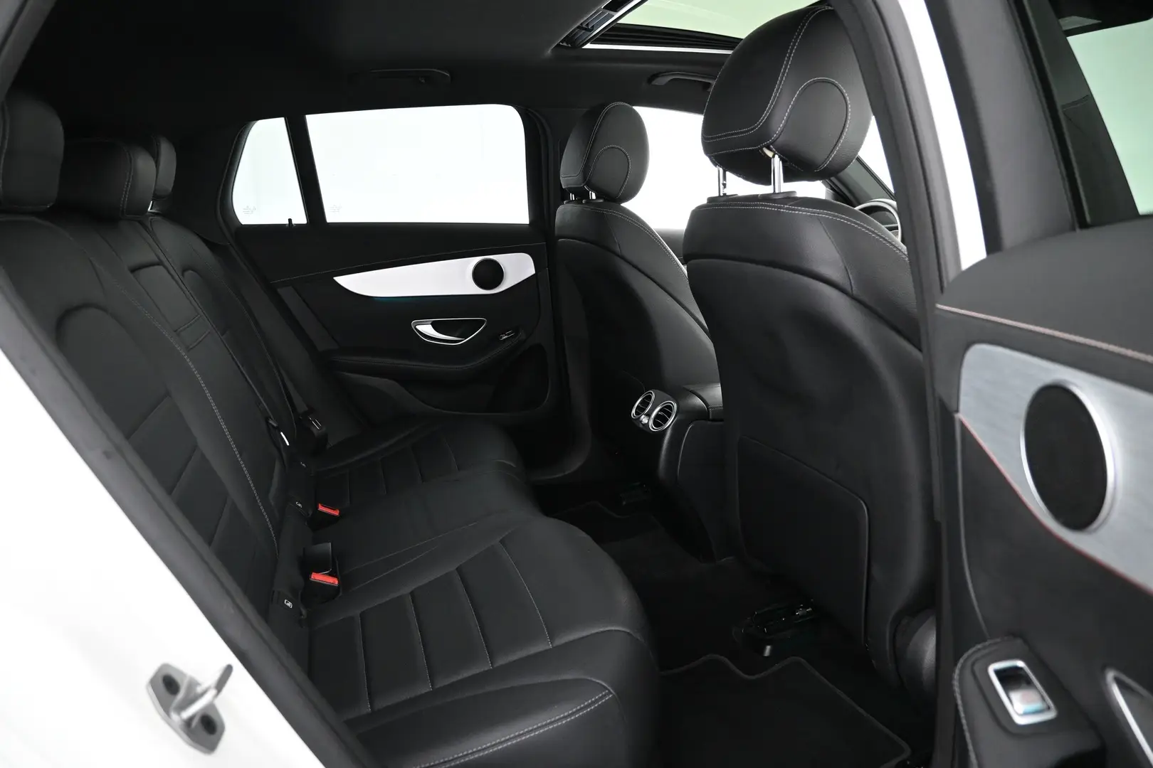 Car Image - 6z6KQnSCaI04H7tfwR1sUJ