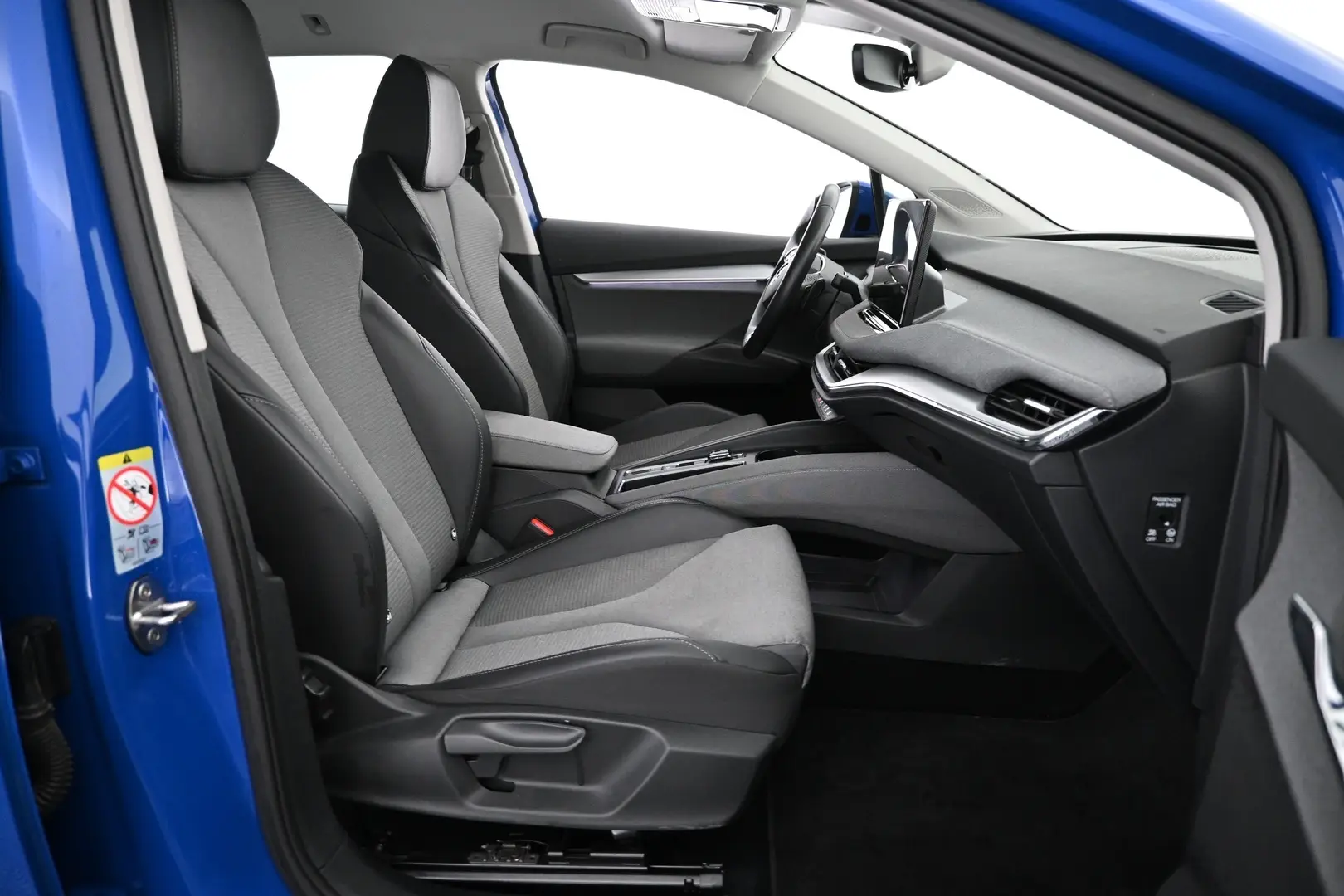 Car Image - 6QmjcAPWgYFlFawR7Aaz8s