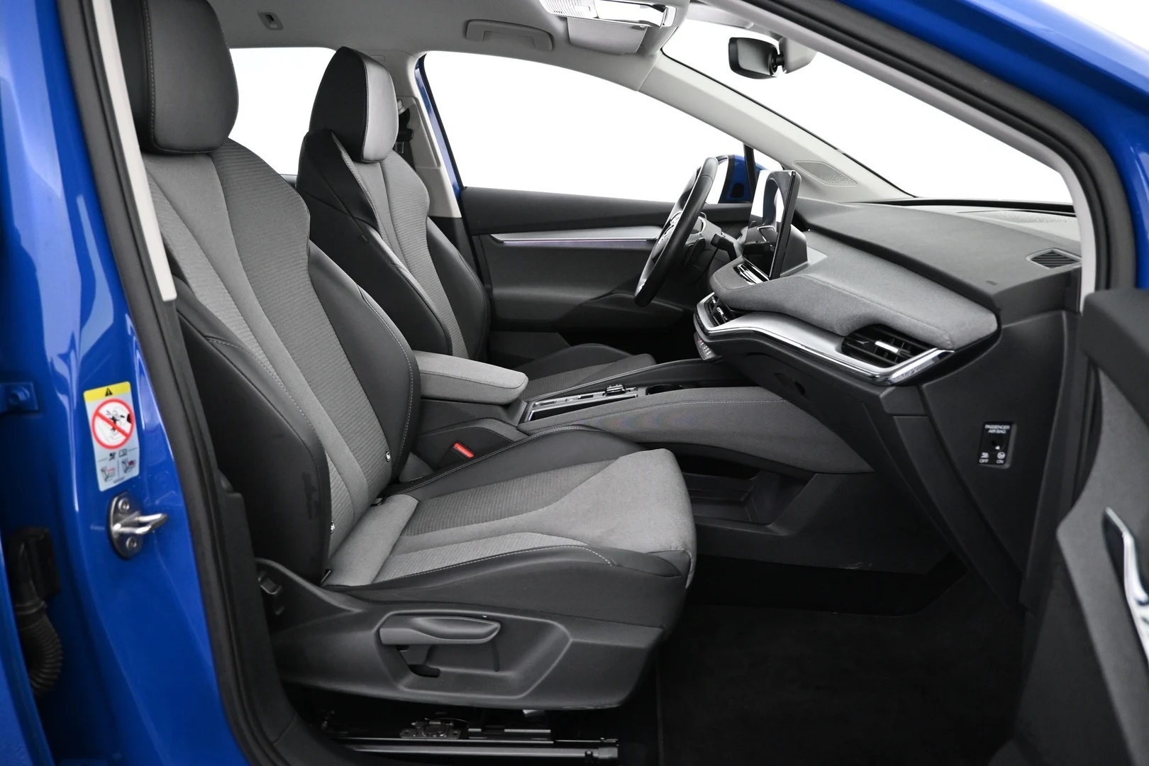 Car Image - 6QmjcAPWgYFlFawR7Aaz8s