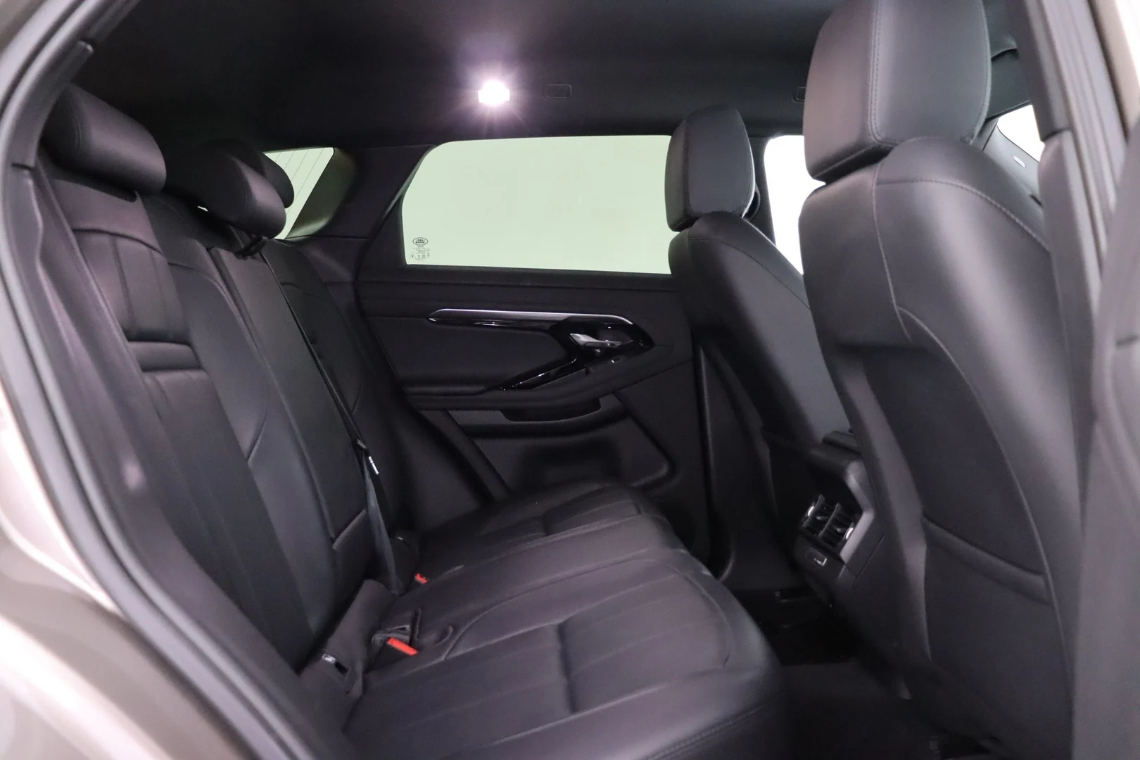 Car Image - 3RVLkajmiR2pOAFxQ8GjBO