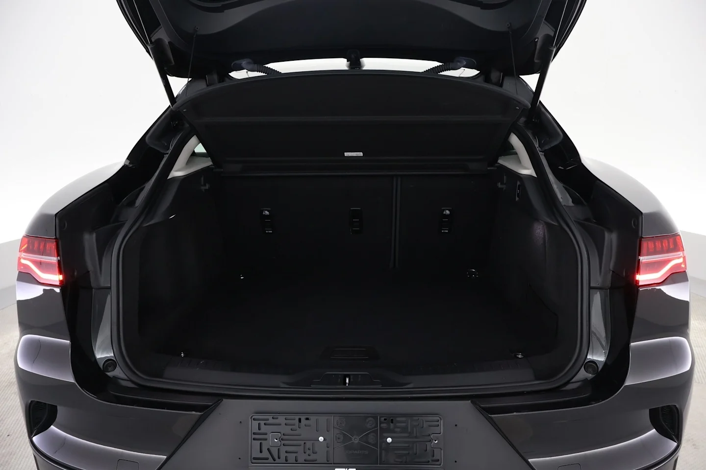 Car Image - 2hAHKai5phMy5BXOi1t521
