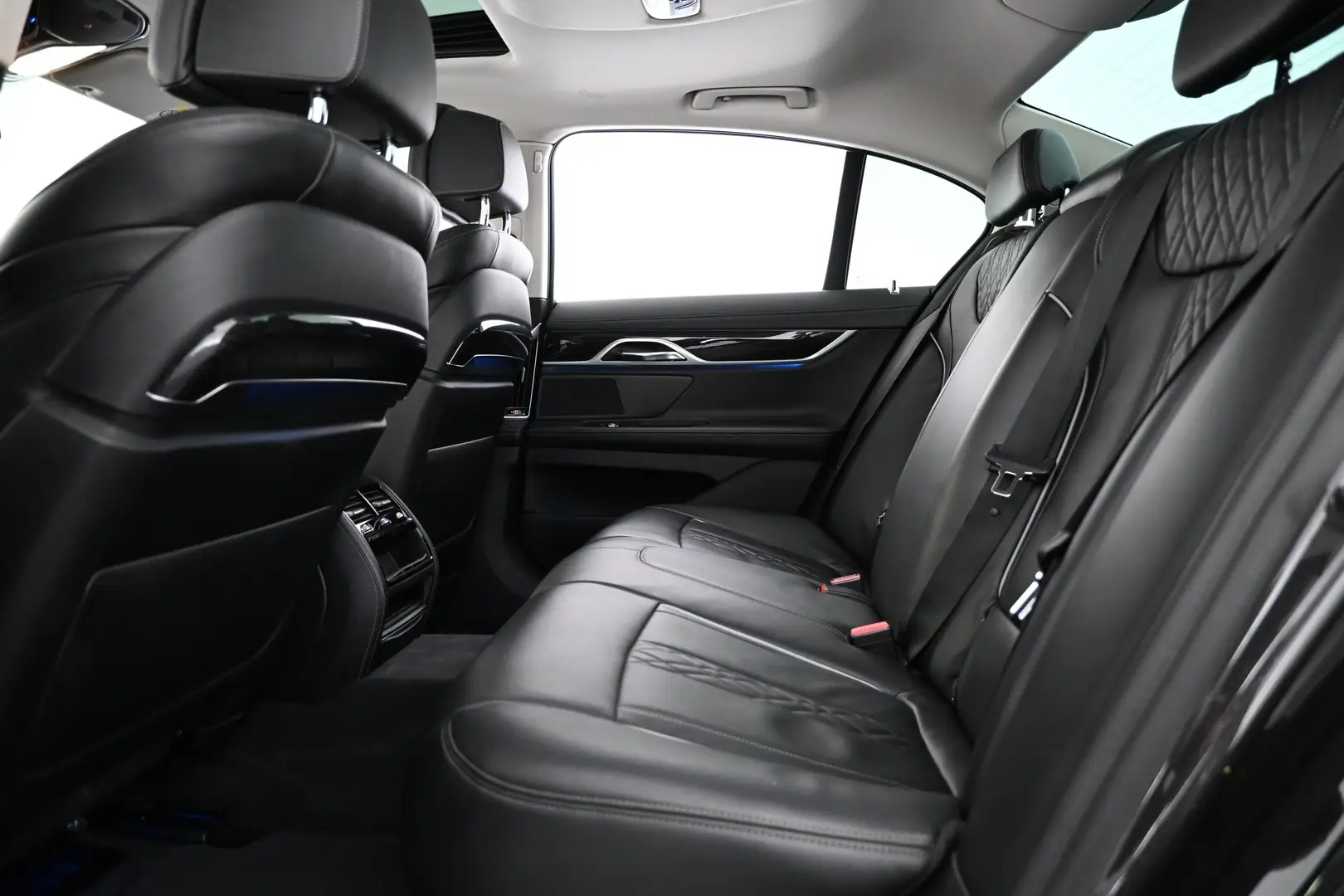 Car Image - 17zDJo2XWR9EPOyQoMeLqJ