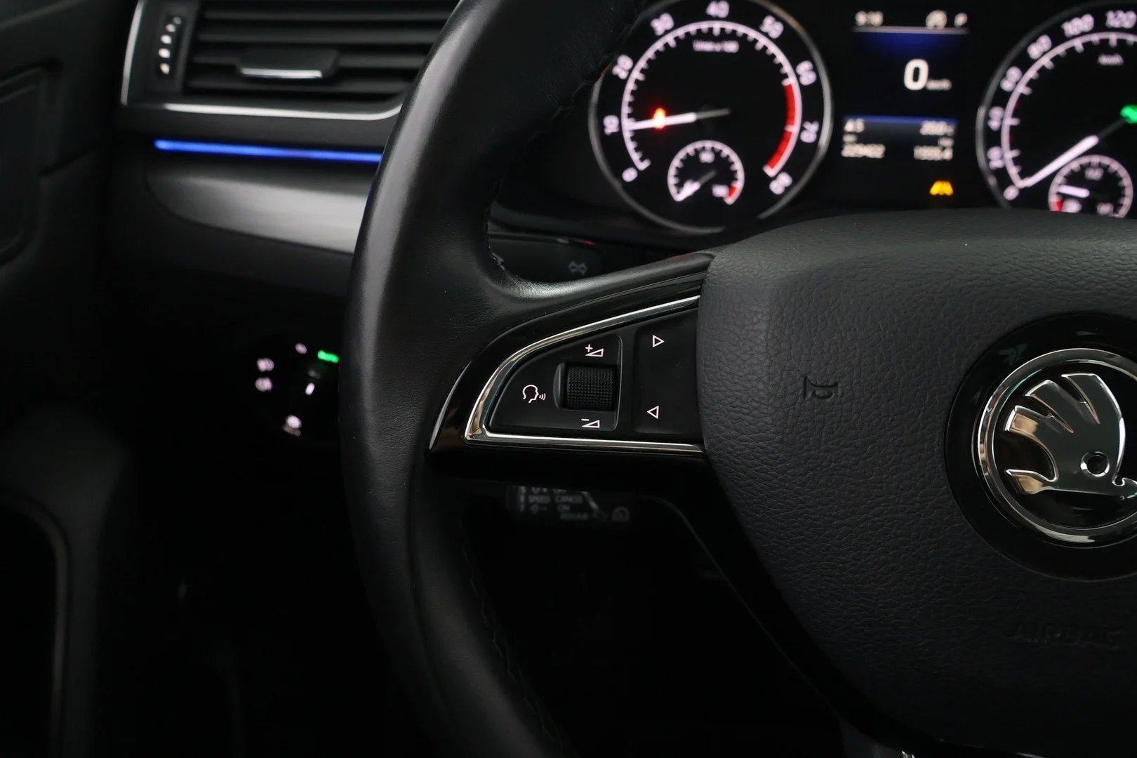 Car Image - 5WDY7csIN0l5btv77q1rXF