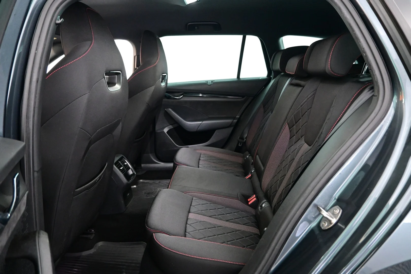 Car Image - 3ts1eHSWrDWJhJA7TNOYmY