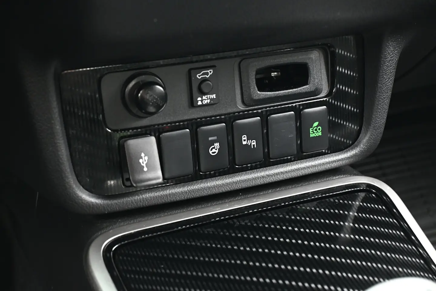 Car Image - 2TA5R7STDHfC6N9dbr8L6S