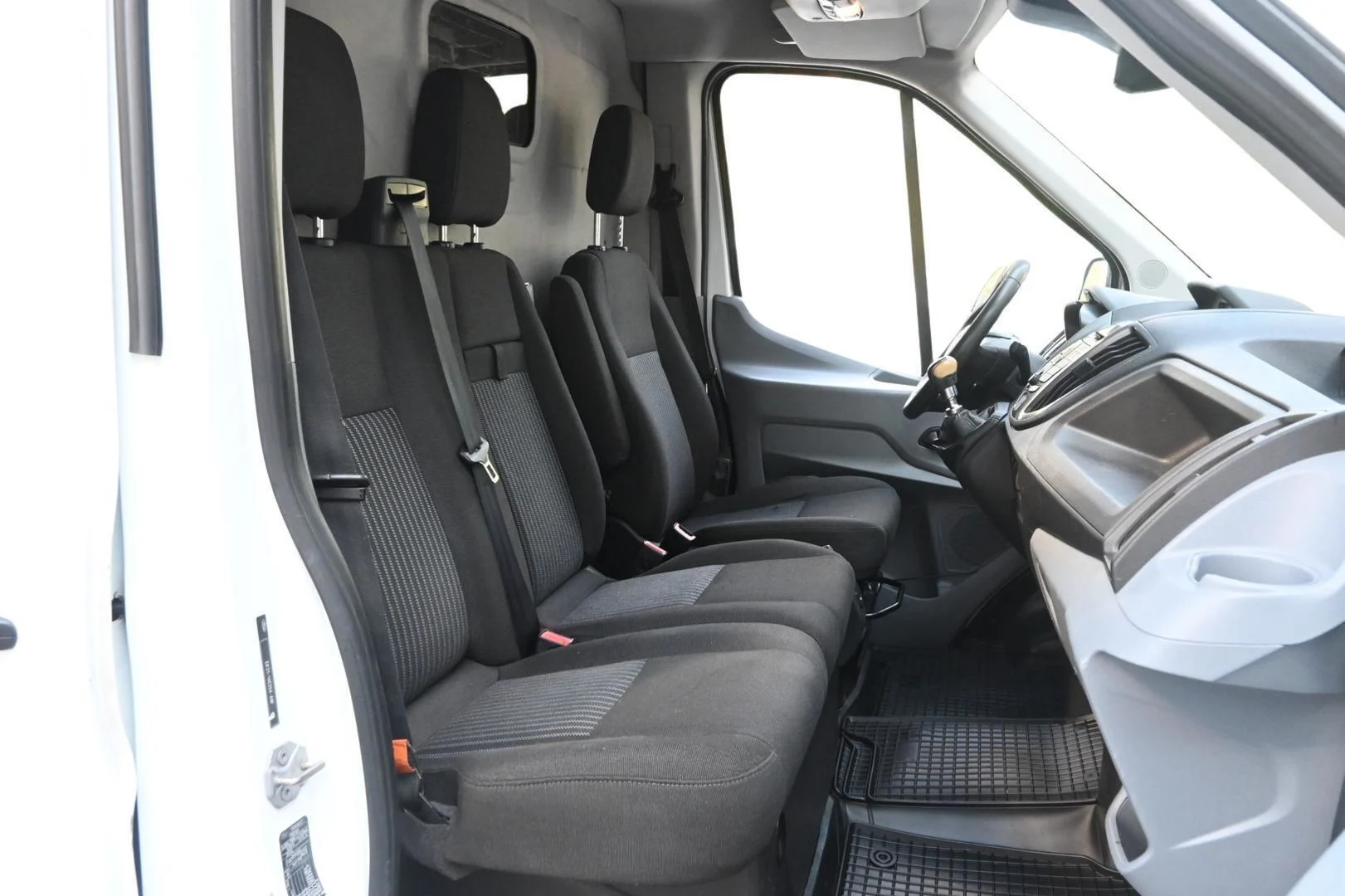 Car Image - 1IQYysiV5ql9tqJBga0QzI
