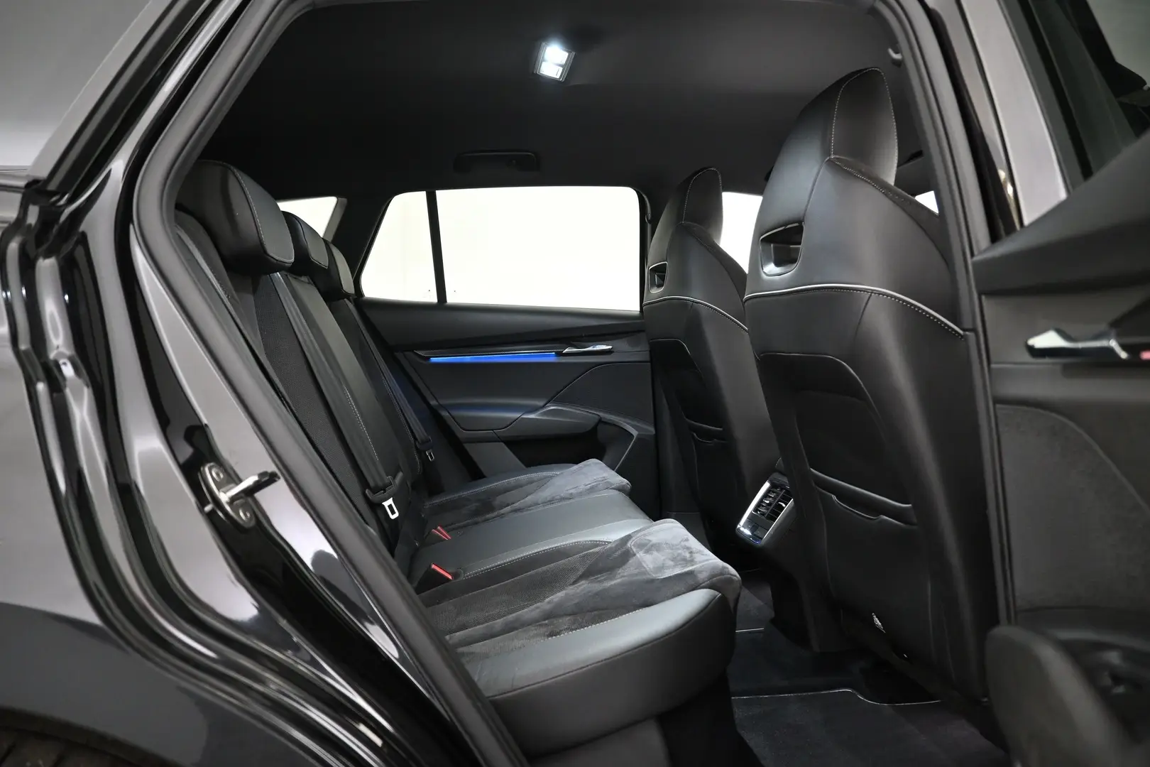 Car Image - 5RDi6fdnT1XDqQeCRmloJf