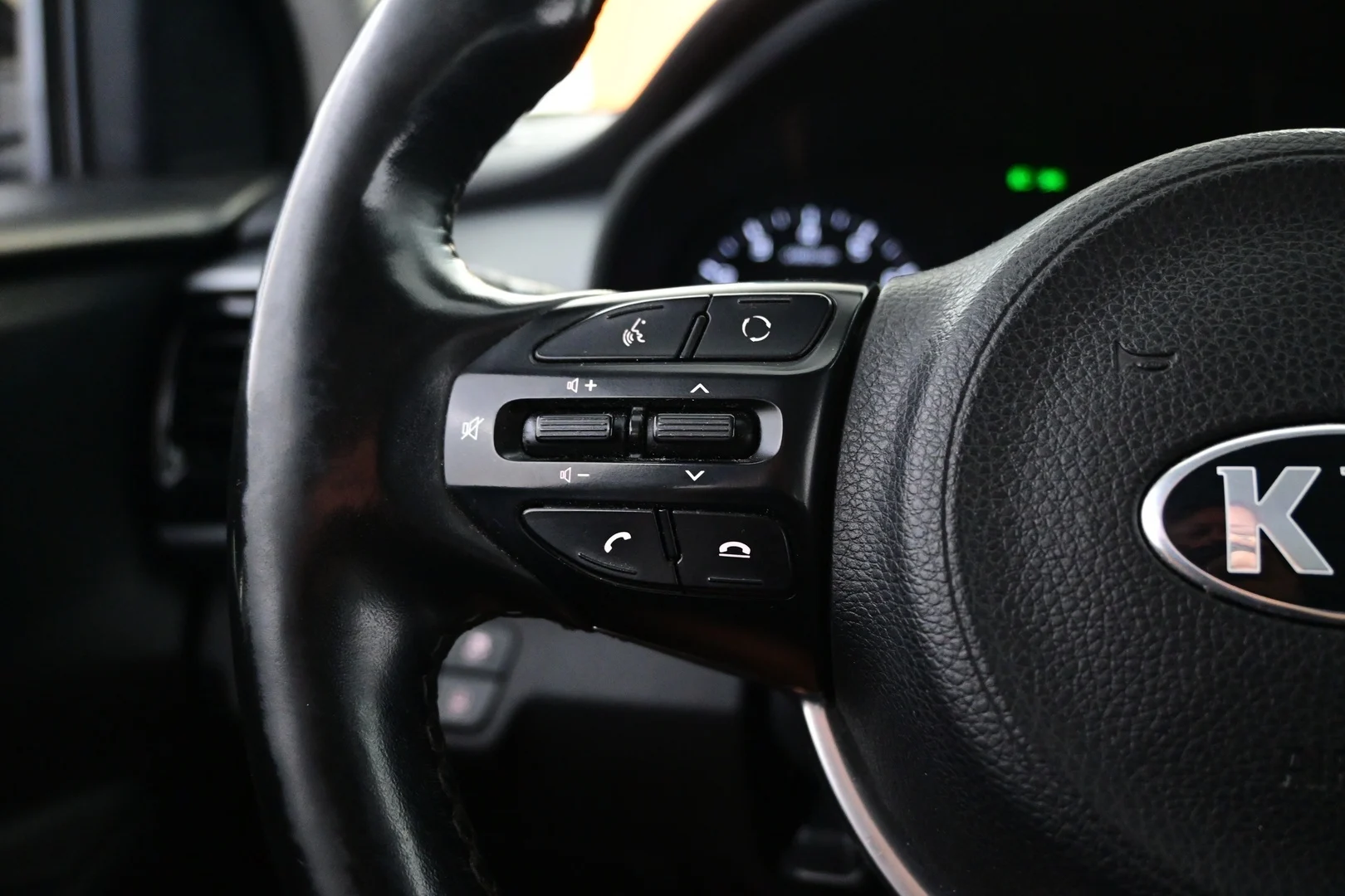 Car Image - 4N84dvMT6VJ7xVscGvd3bI