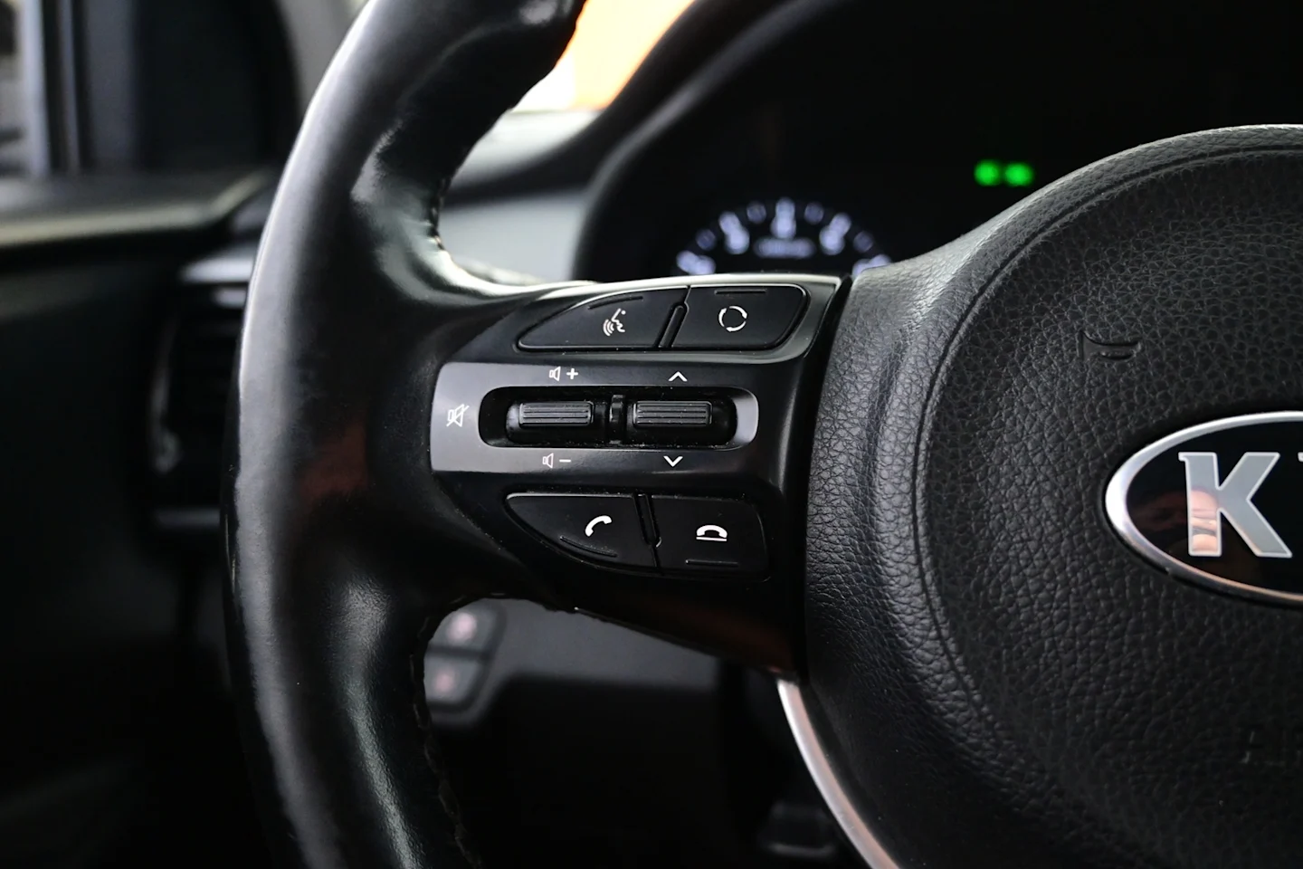 Car Image - 4N84dvMT6VJ7xVscGvd3bI