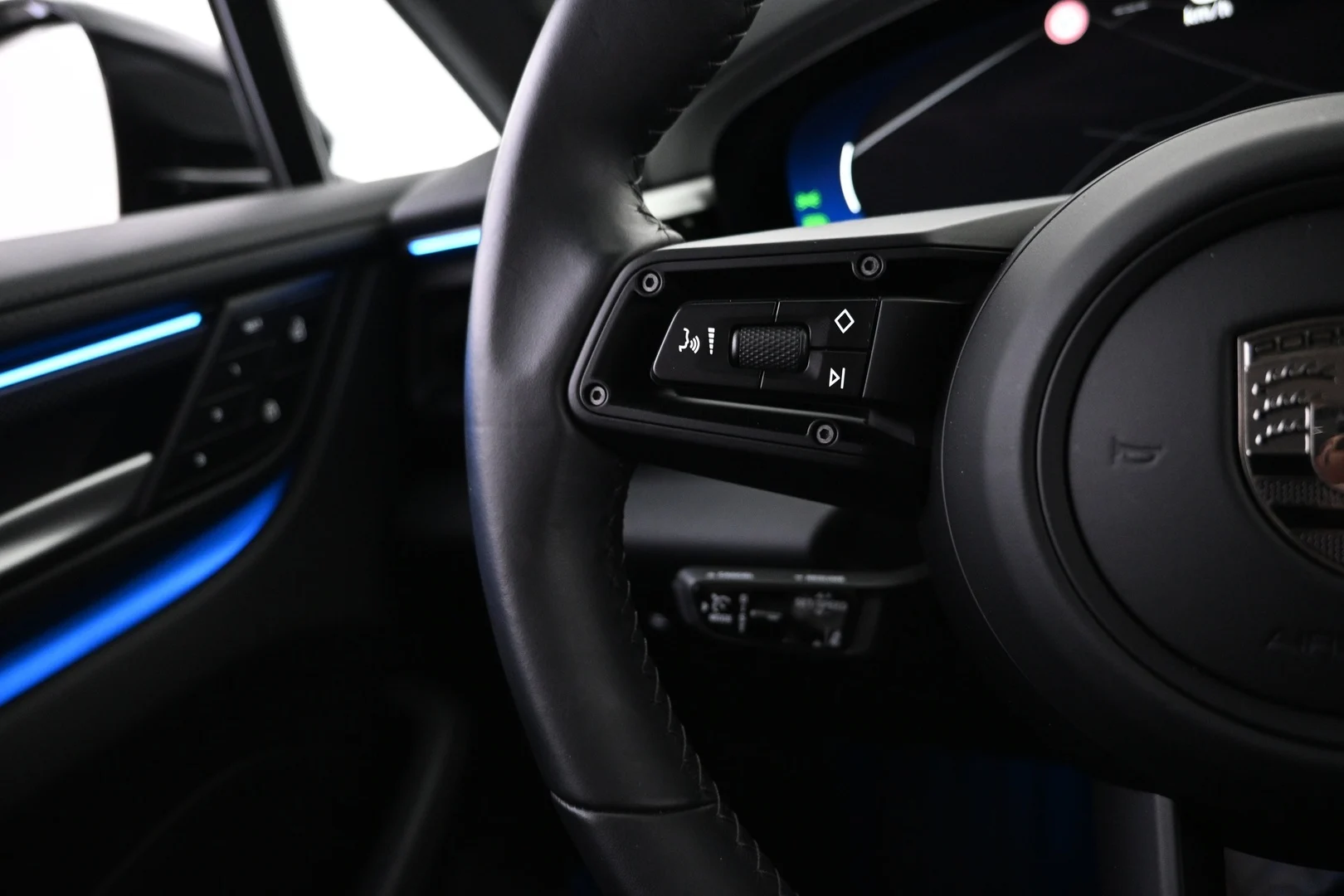 Car Image - FXashHBLS0IIsfvip1pRD