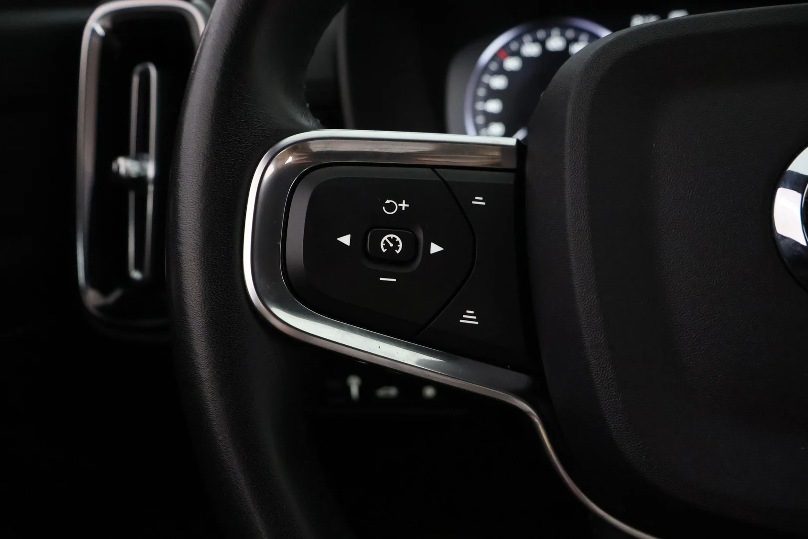 Car Image - 430dTeyA5JLSnvwKy7YiOV