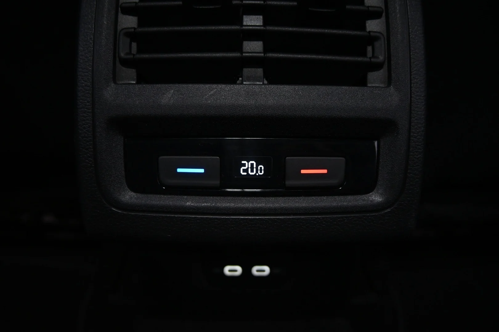 Car Image - Vw2KNLfmvZ33FWEg09jFe