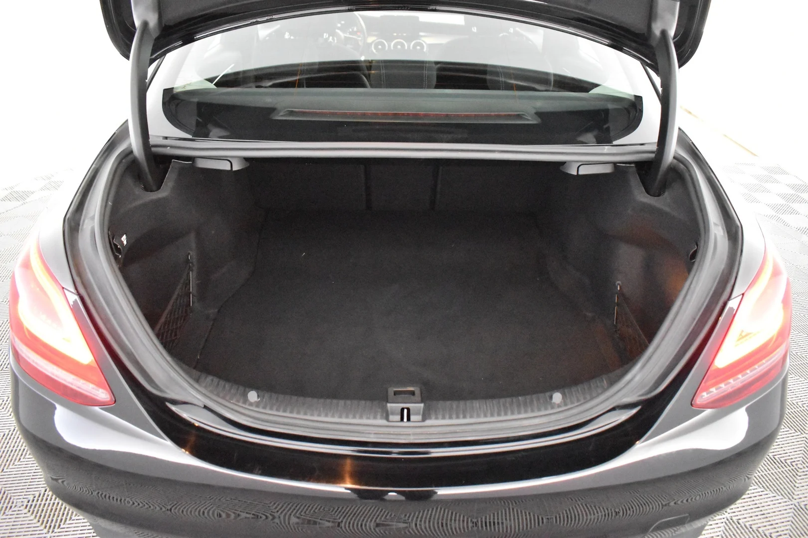 Car Image - 2KJ5qd9QV6kZuOjBtFvuU3