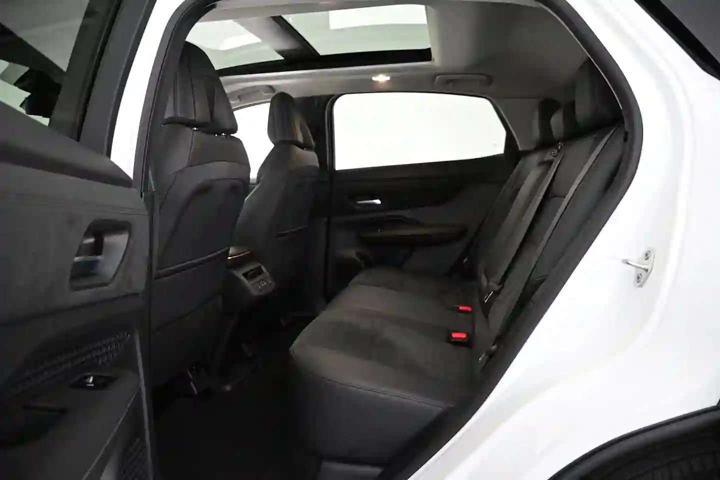 Car Image - 6wIdqQOZDTRb2jhdnYiAlt