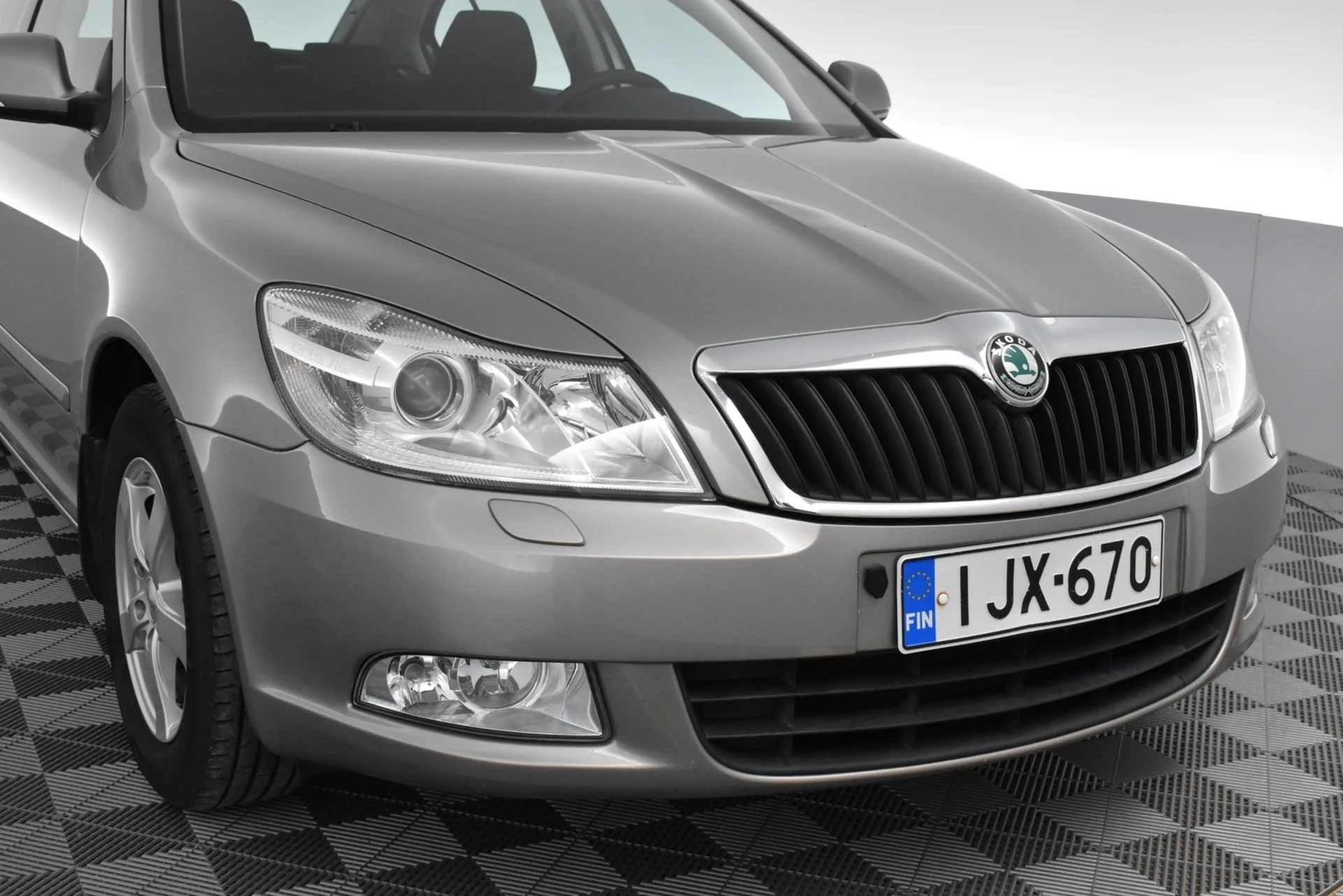 Car Image - 3fK1o6EmN59QyoxW0ZczVF