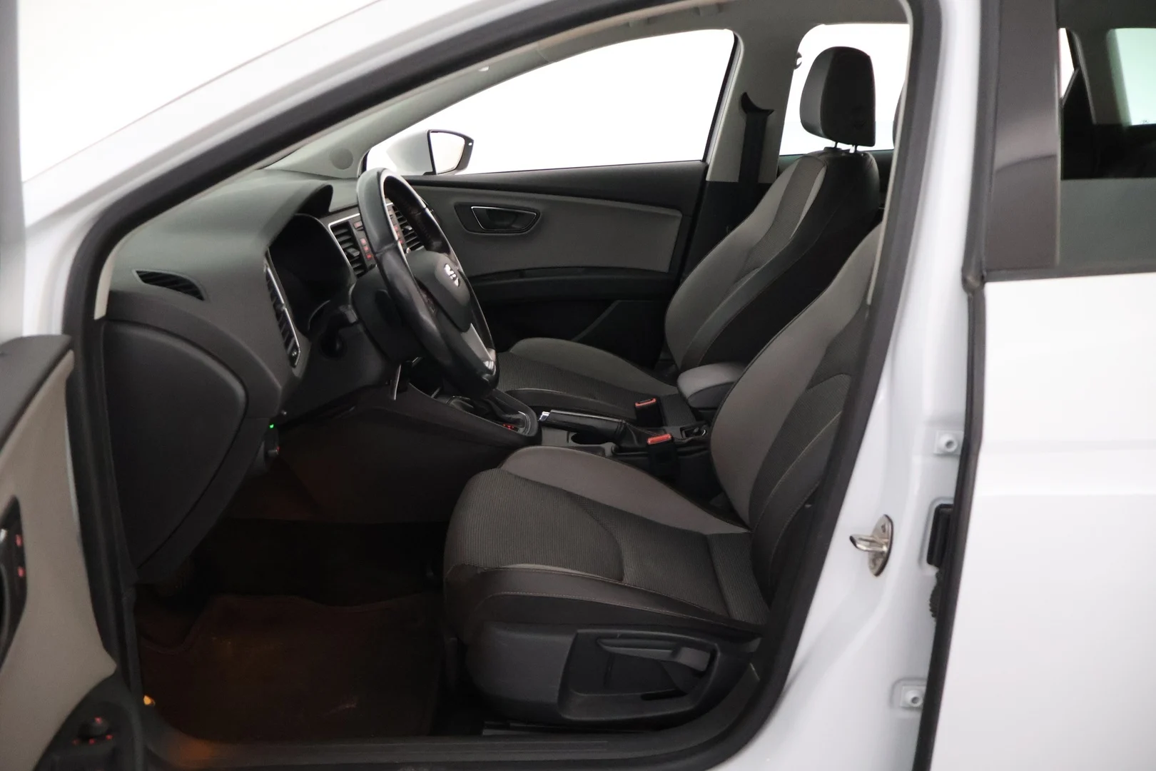 Car Image - 3JvRNM0f8IxuzcFXhfNFA1