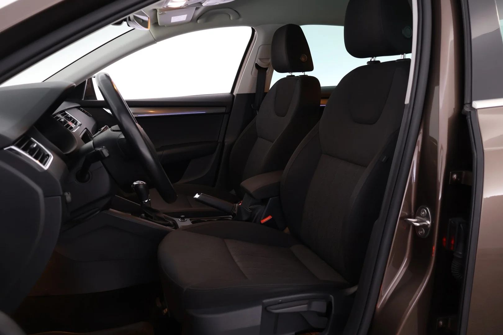 Car Image - 3wrO0wDRWv4ysyW56UTIvJ