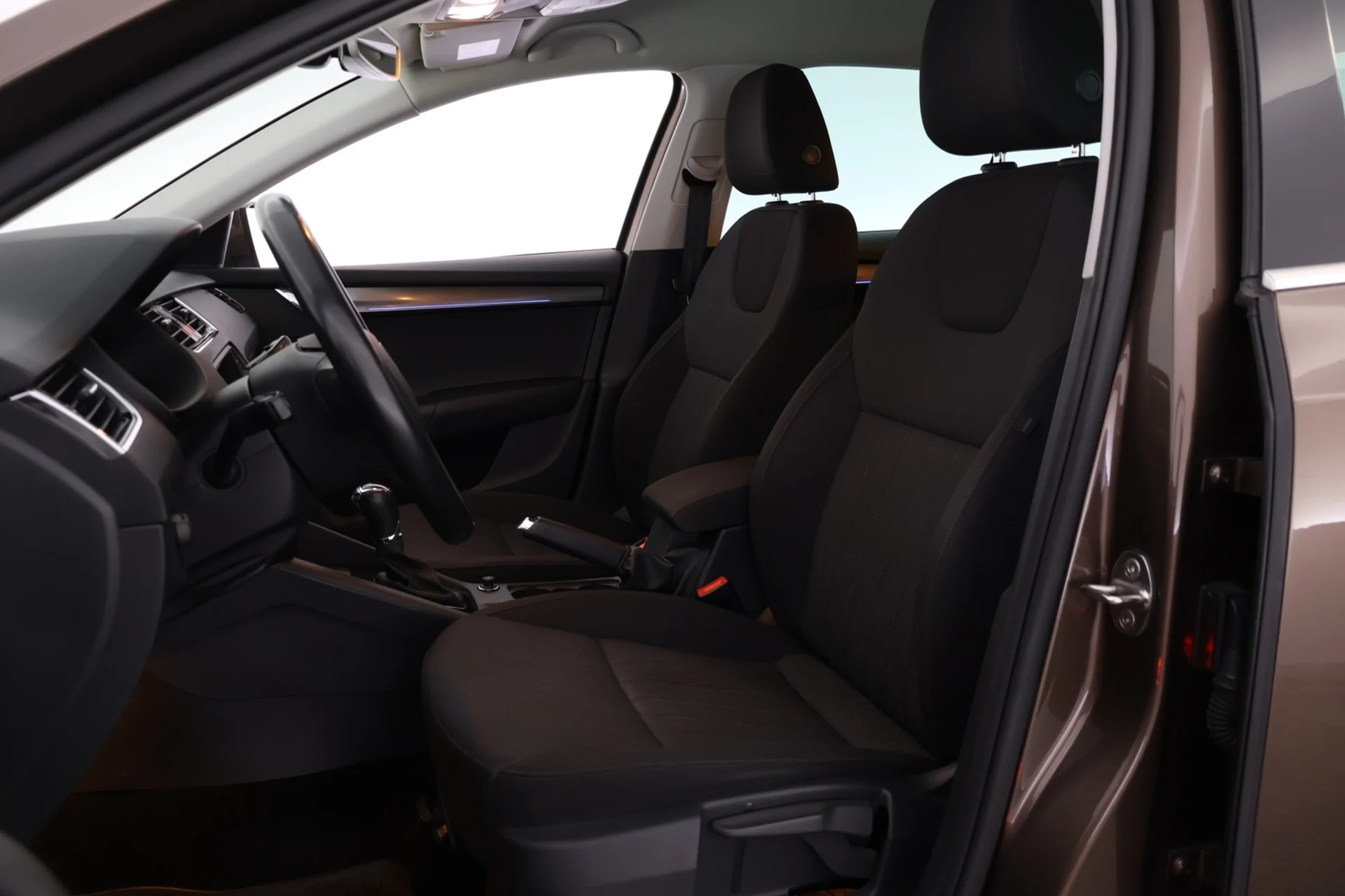 Car Image - 3wrO0wDRWv4ysyW56UTIvJ