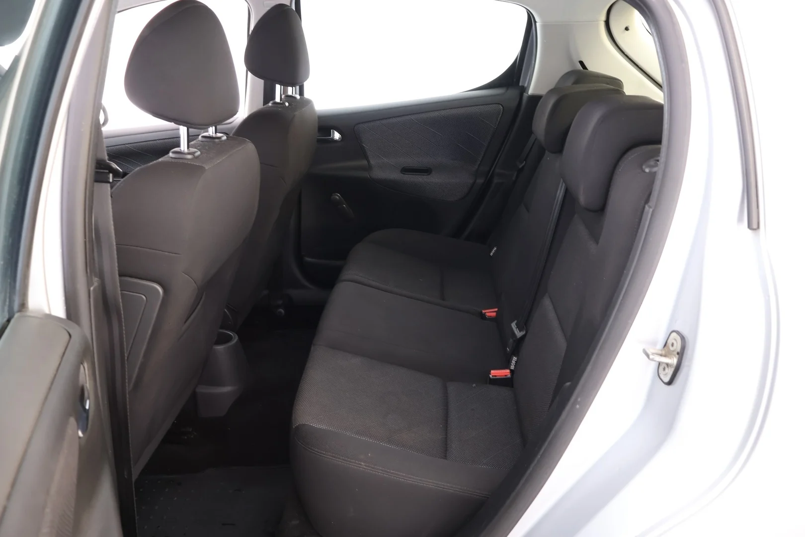 Car Image - 2nW7VEmzxaDTSC4UPOotQ7