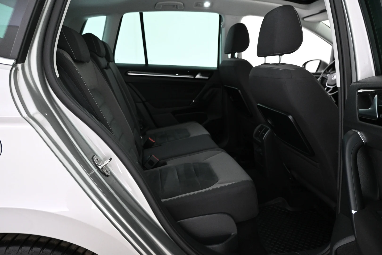 Car Image - 5tRHieHD8vVeXDfLnKZgJm