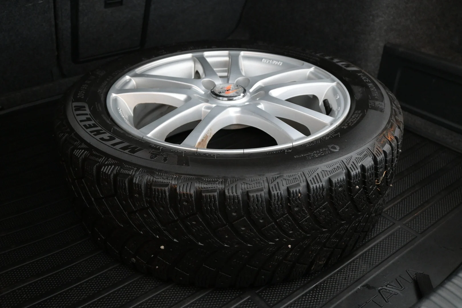 Car Image - 3pB152dZ9HEXegbXaX8Q10