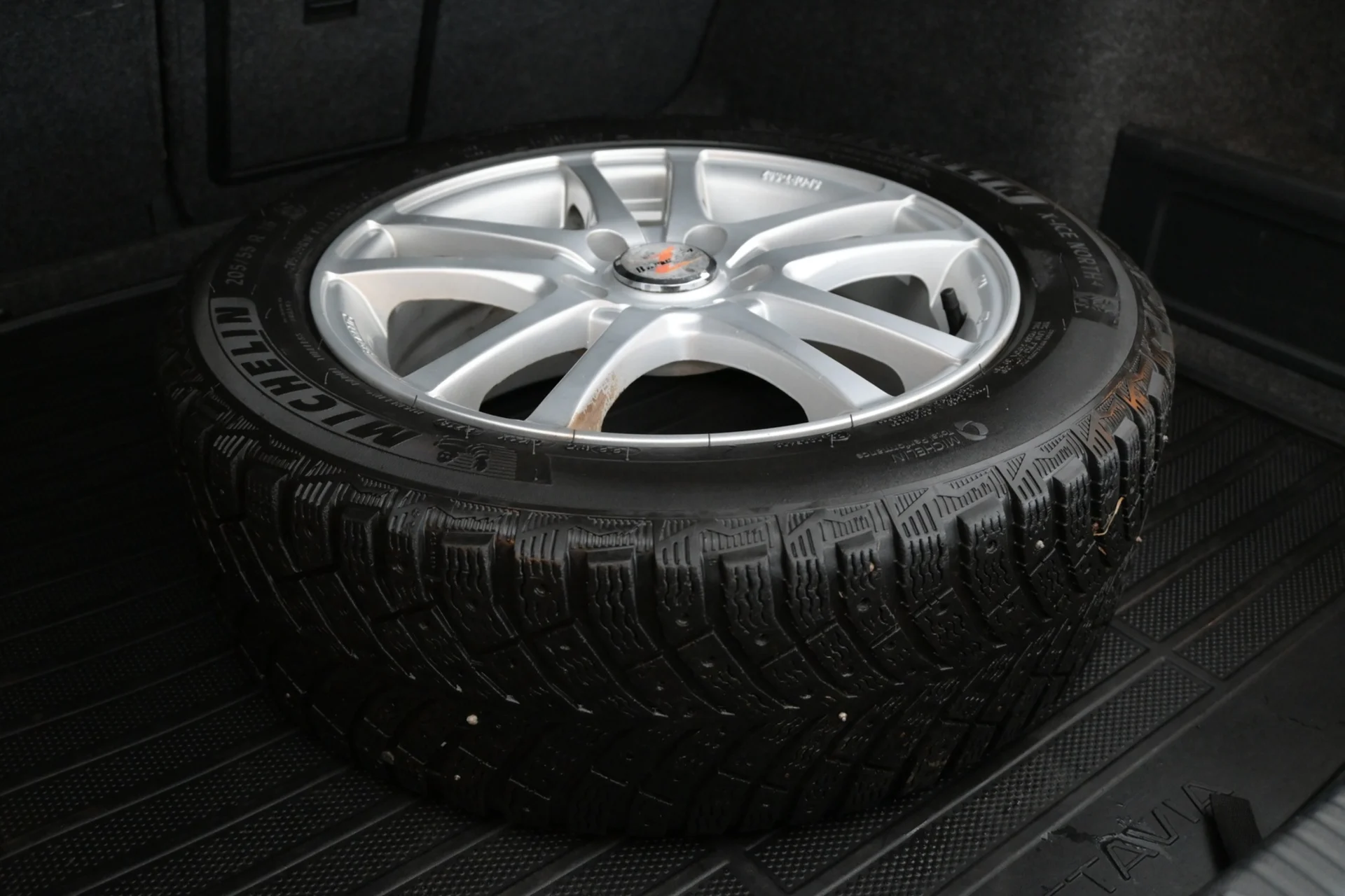 Car Image - 3pB152dZ9HEXegbXaX8Q10