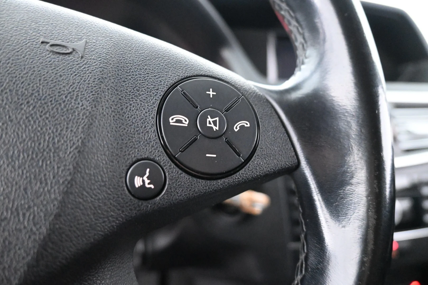 Car Image - 2mvKwe35eRHtR7Dp7xrEZ3