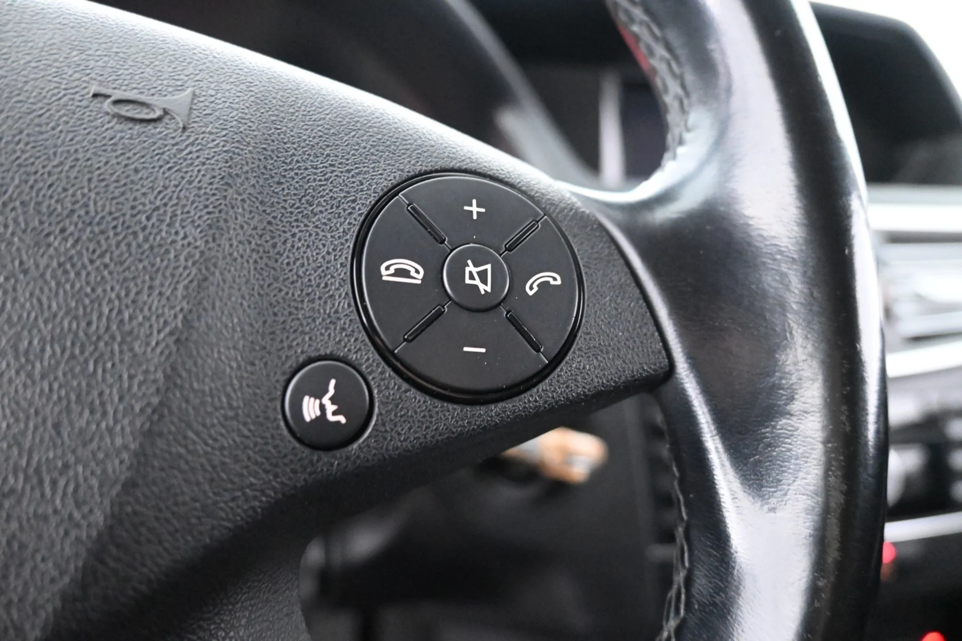 Car Image - 2mvKwe35eRHtR7Dp7xrEZ3