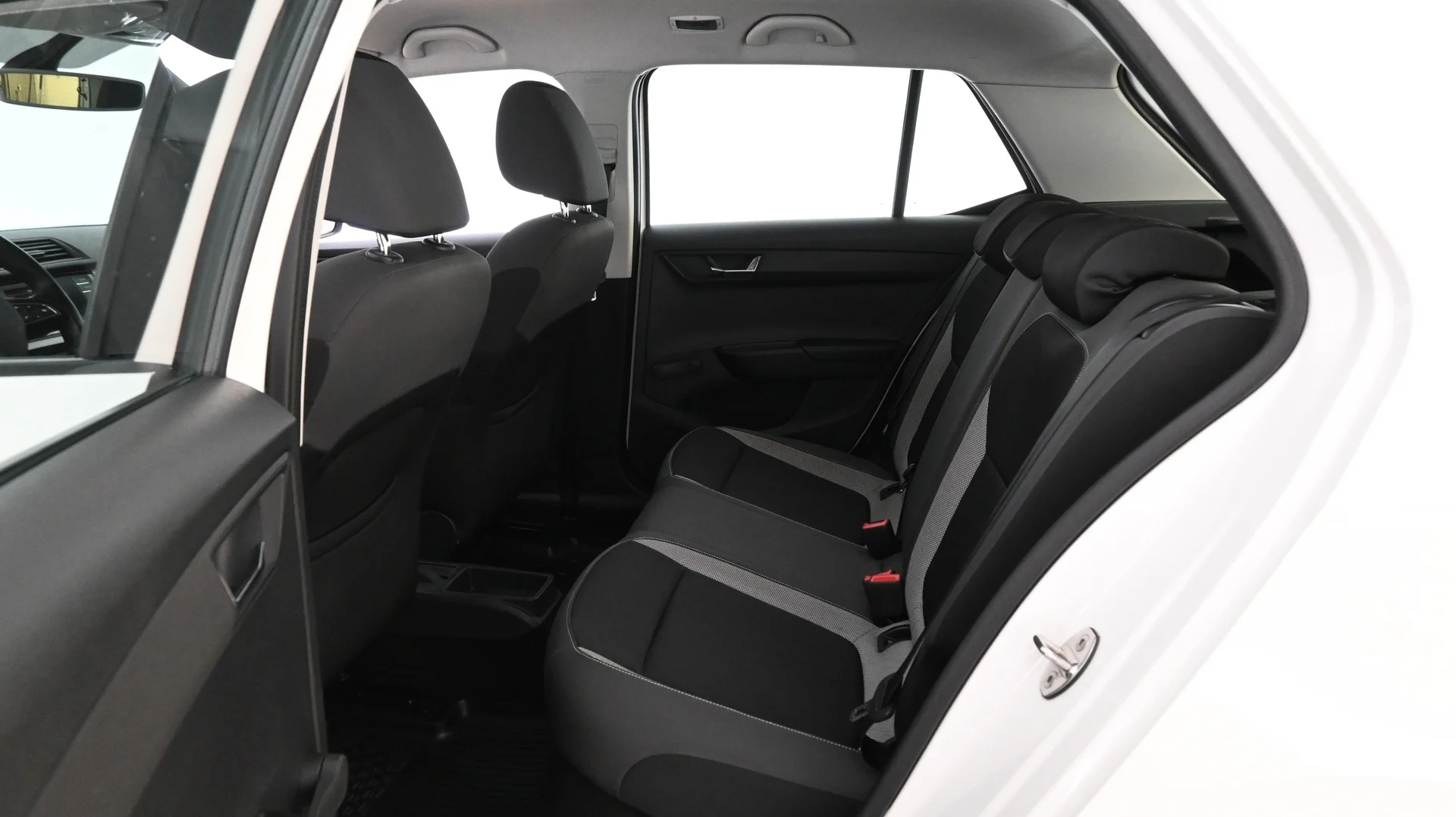 Car Image - 3t0vU4M1kBhniKABHfkFoh