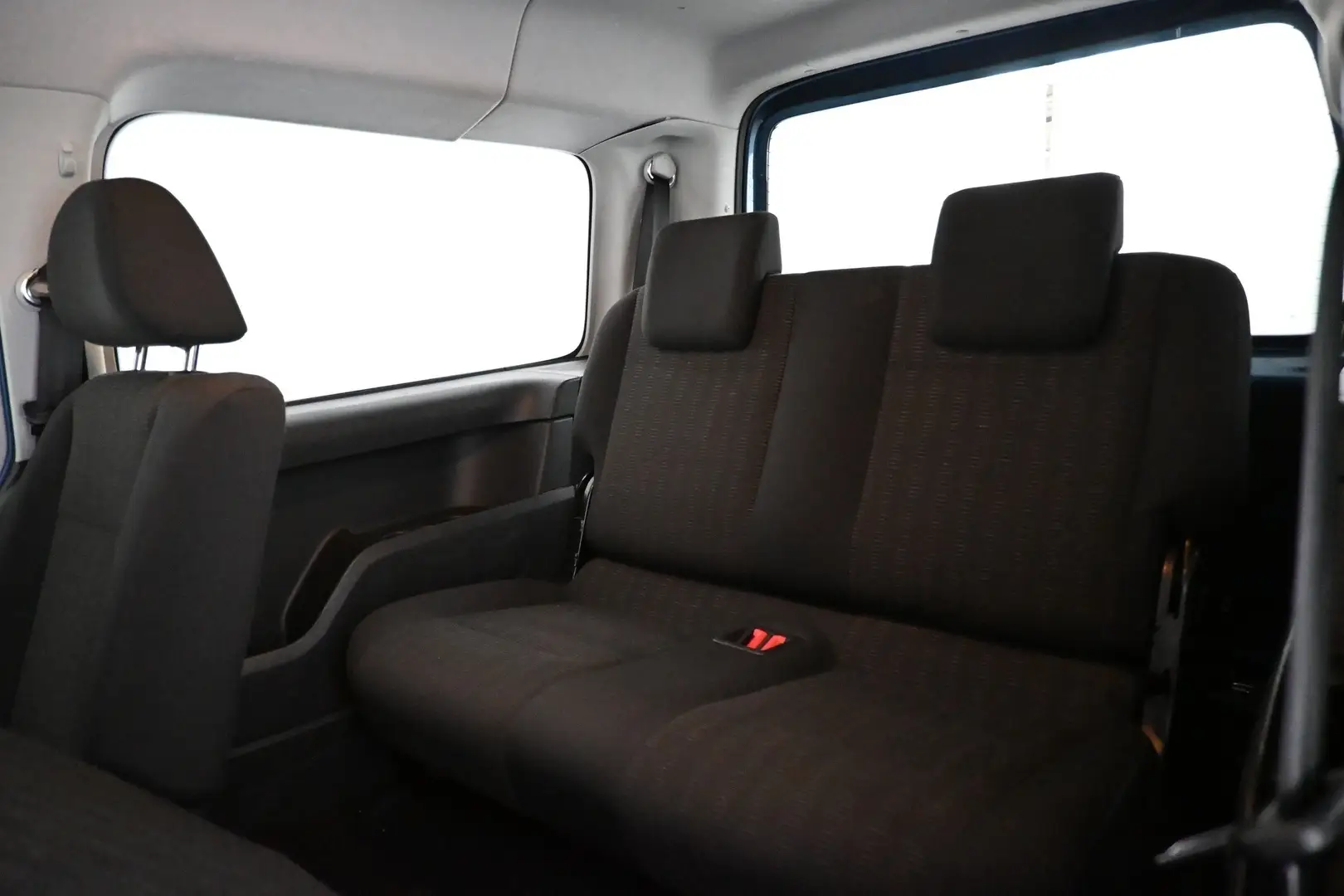 Car Image - 2CJxZB0drtuFc40LycArEv