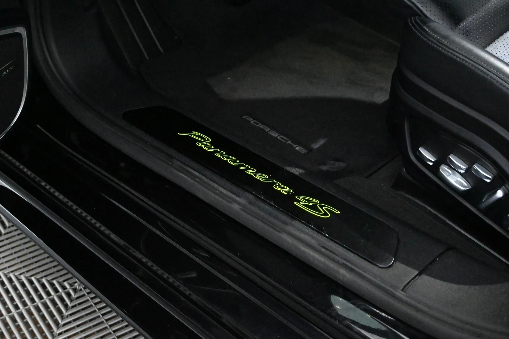 Car Image - 2QdnSHVkoVMx713pyMq5BB