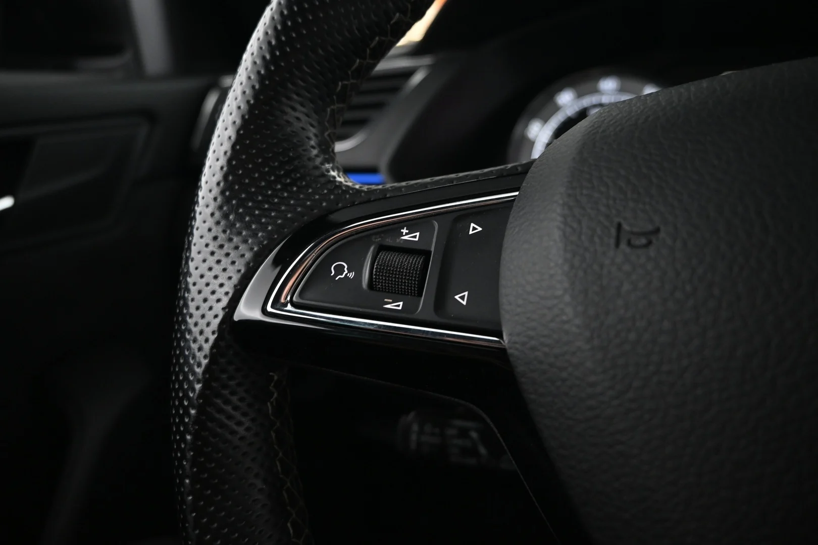 Car Image - 7l7xQnrKvtWh5xEZfl6AOg