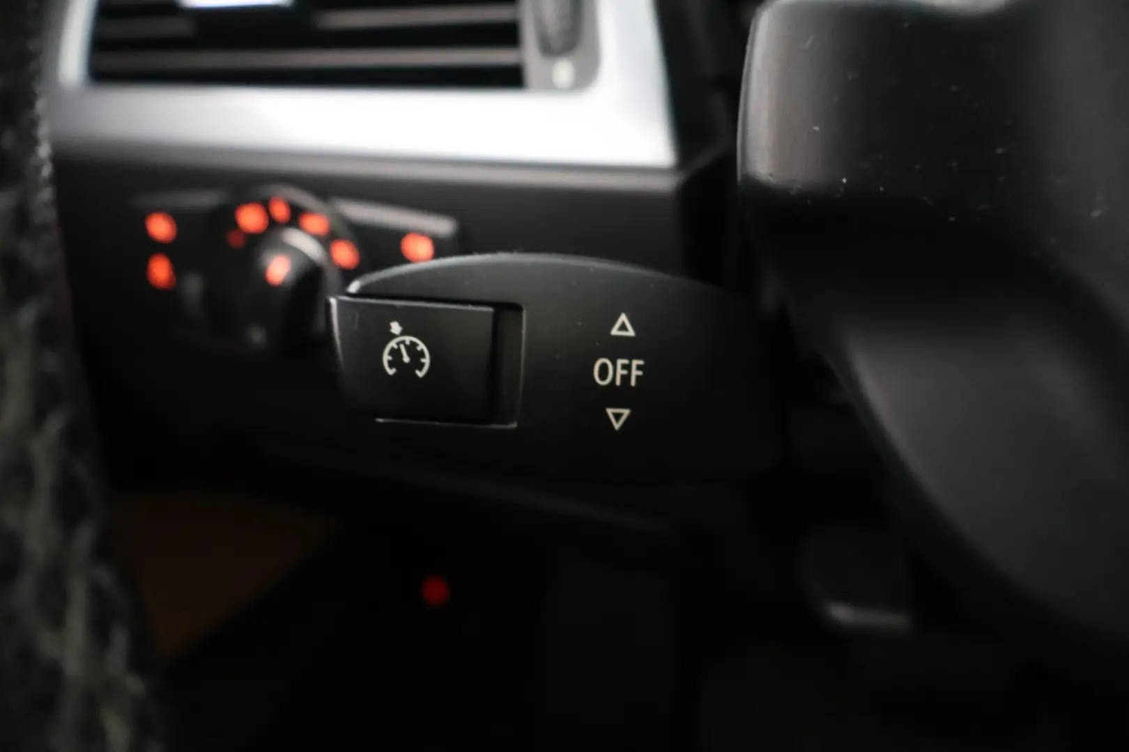 Car Image - 8kTN42r3JTpYHMjQ8x1bT