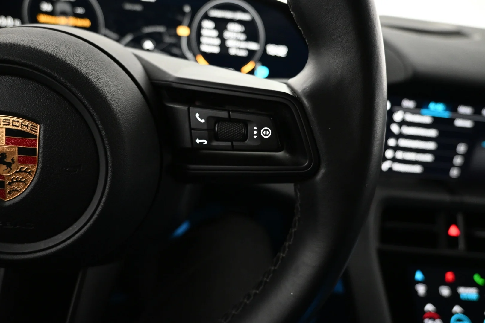 Car Image - 4reBFYPllrETXVa8yF8yYy