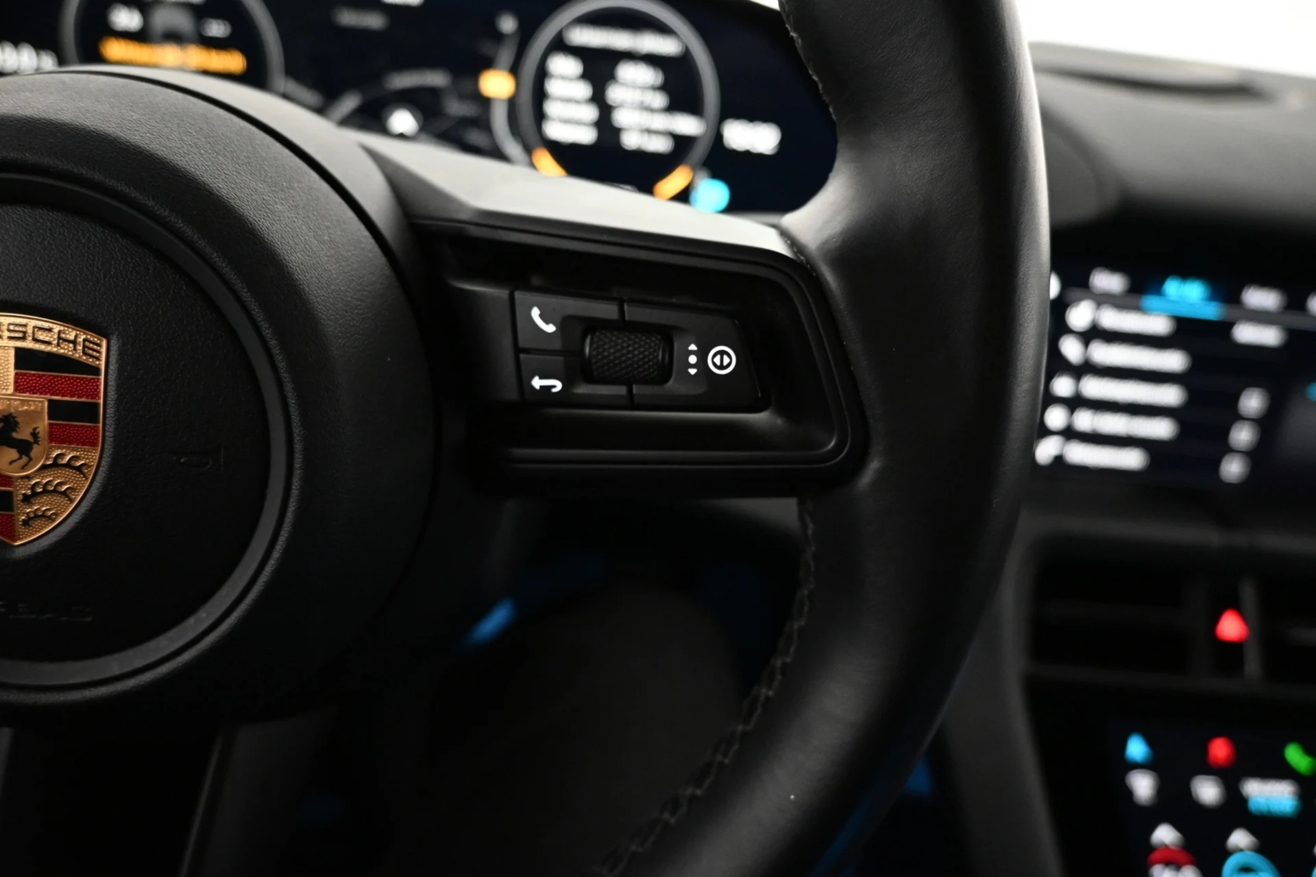 Car Image - 4reBFYPllrETXVa8yF8yYy