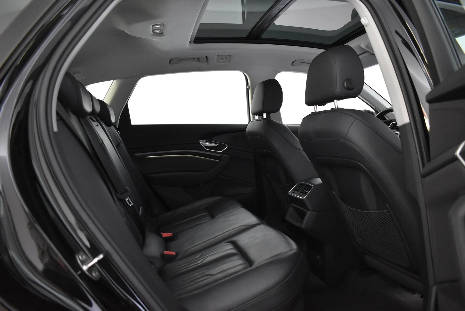 Car Image - 1vaa00vKcw284Ew8kzTZRw