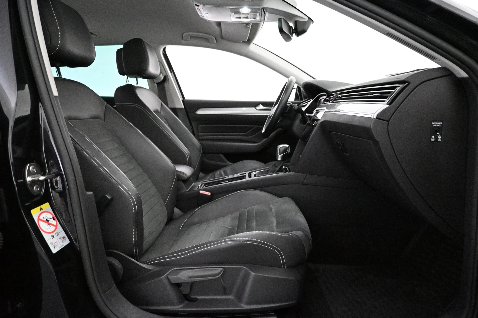 Car Image - 17H1IFKtL79SFXnU4uwju2
