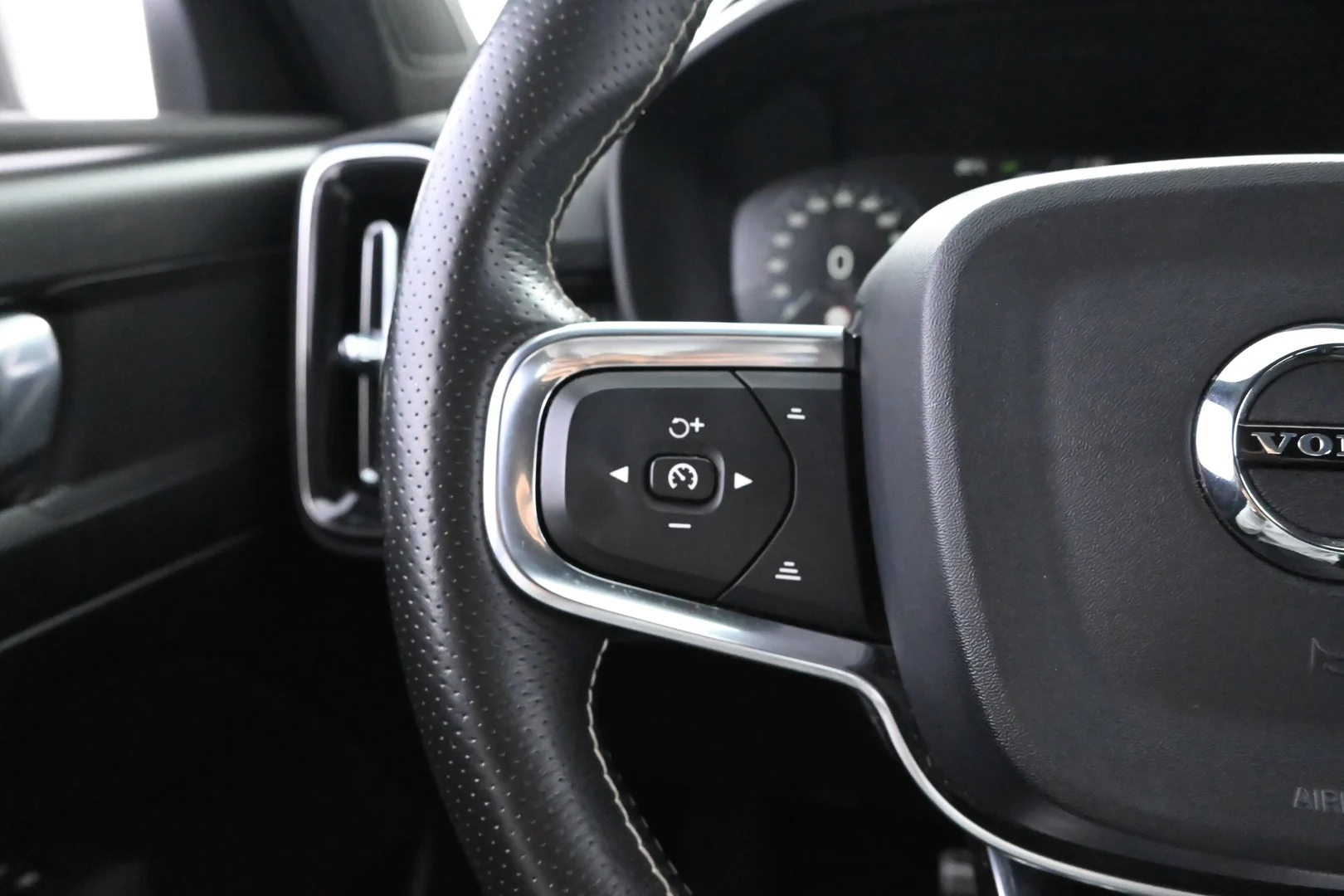 Car Image - 2VKGhhEQ9eLgUPGoLcgxid