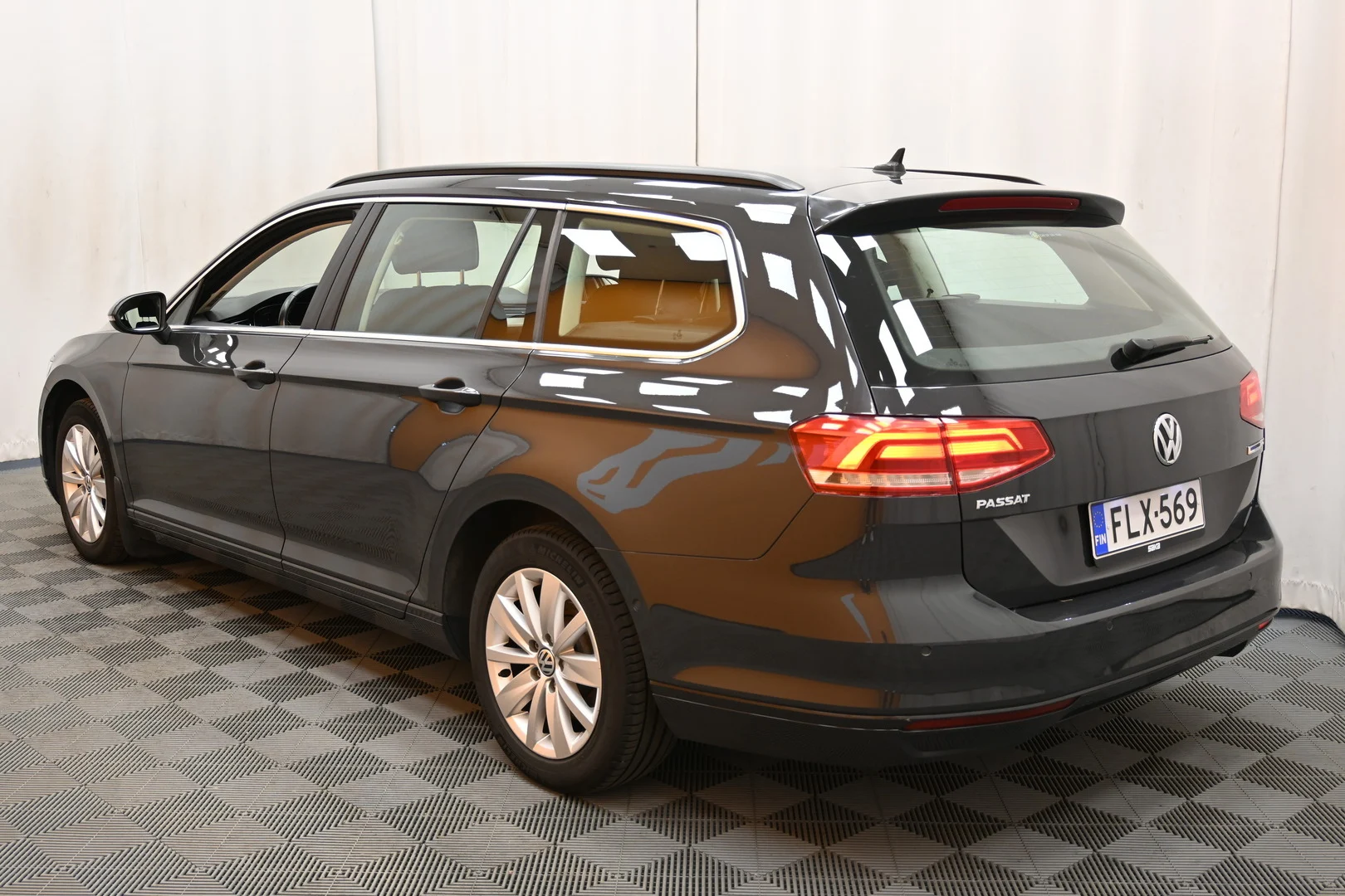 Car Image - 4lIMgOC5v5BJzDkQNsHO8b