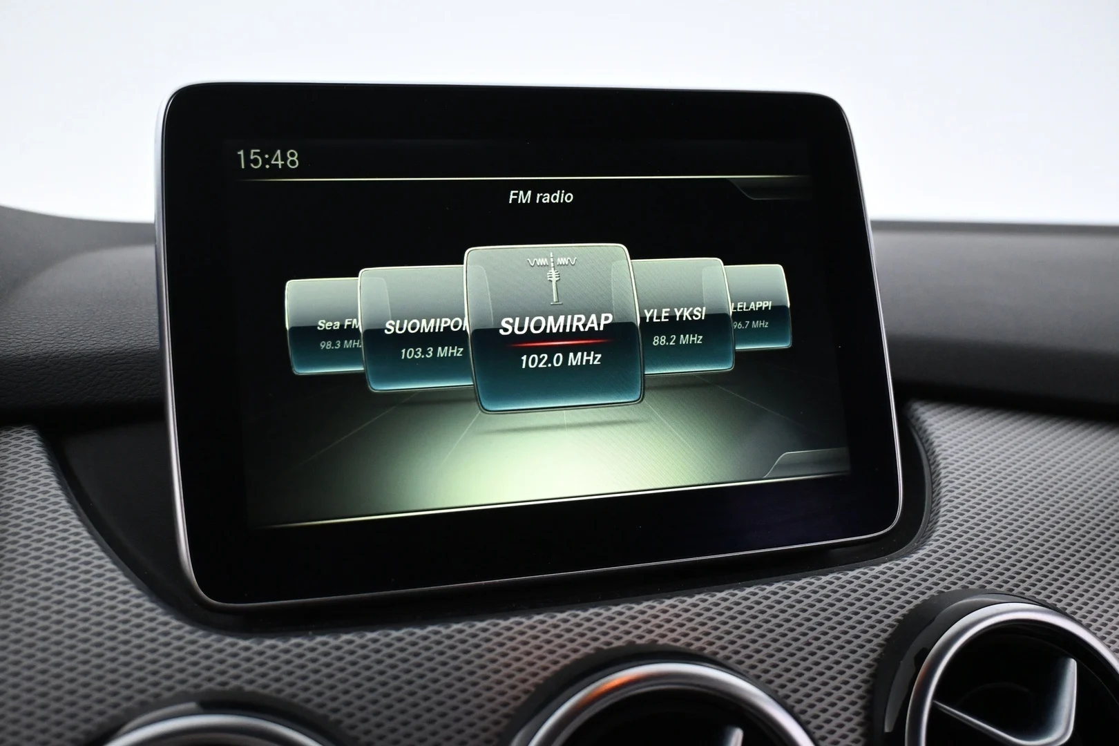 Car Image - vM1Cya0m979Ym4Qgnp8Tx