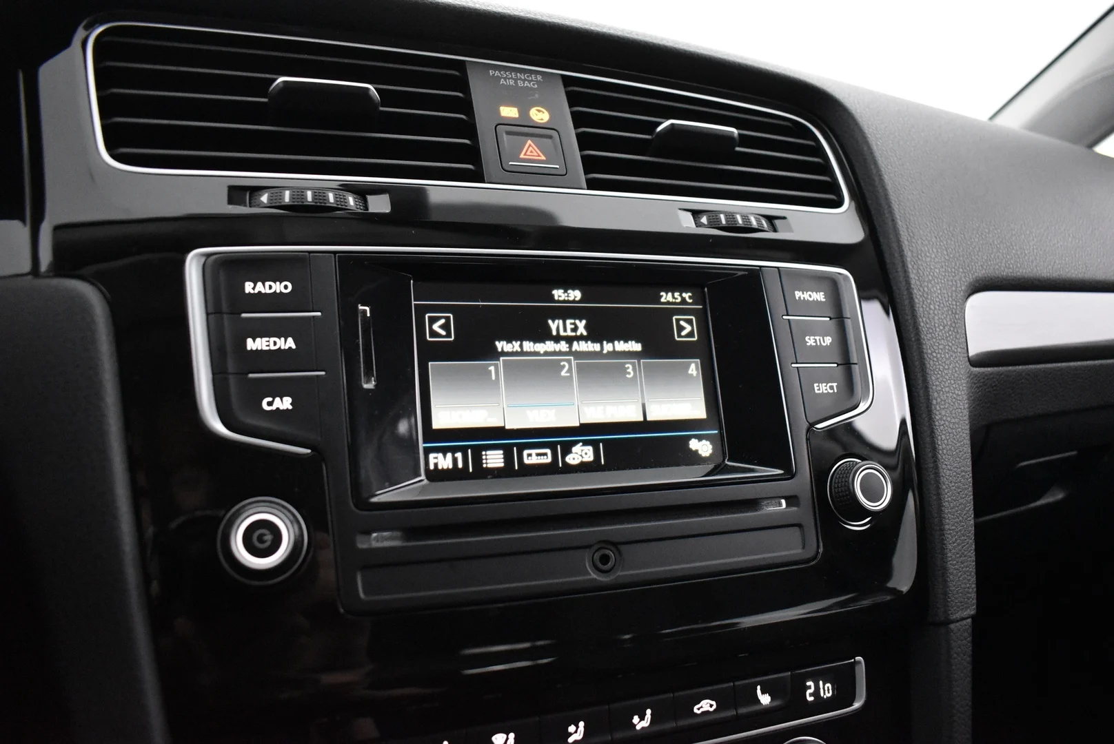 Car Image - 17QgxzV2HjPFDOVUF3DG81