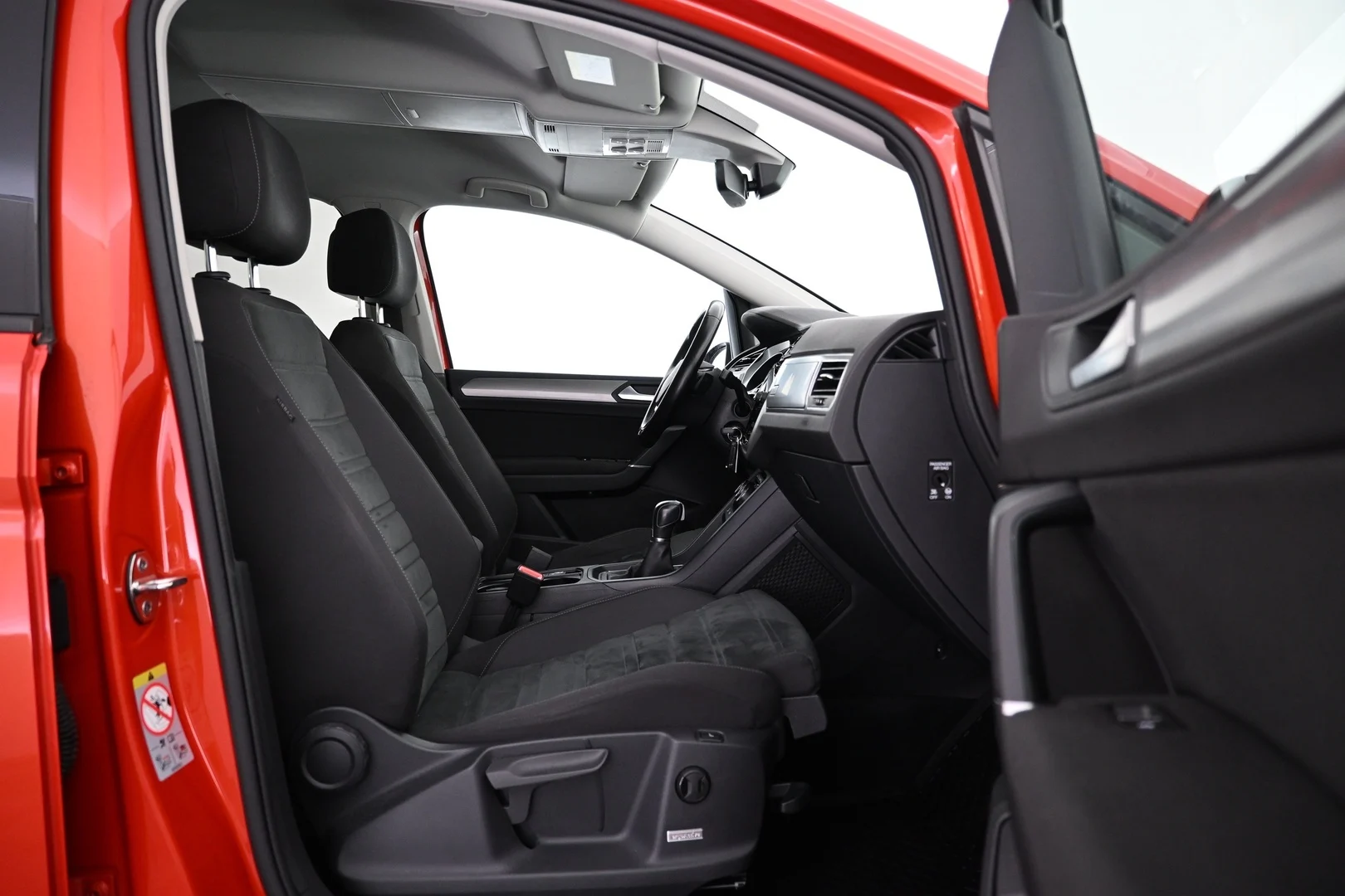 Car Image - F5poQUSEswpSnPRXb5A0i