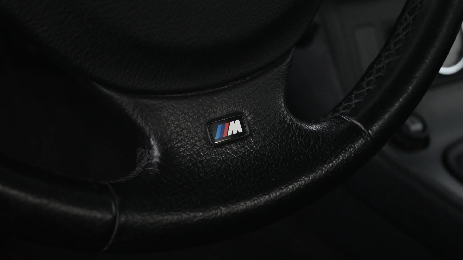 Car Image - 2BO1k5tU82i3FrjKZK7WkJ