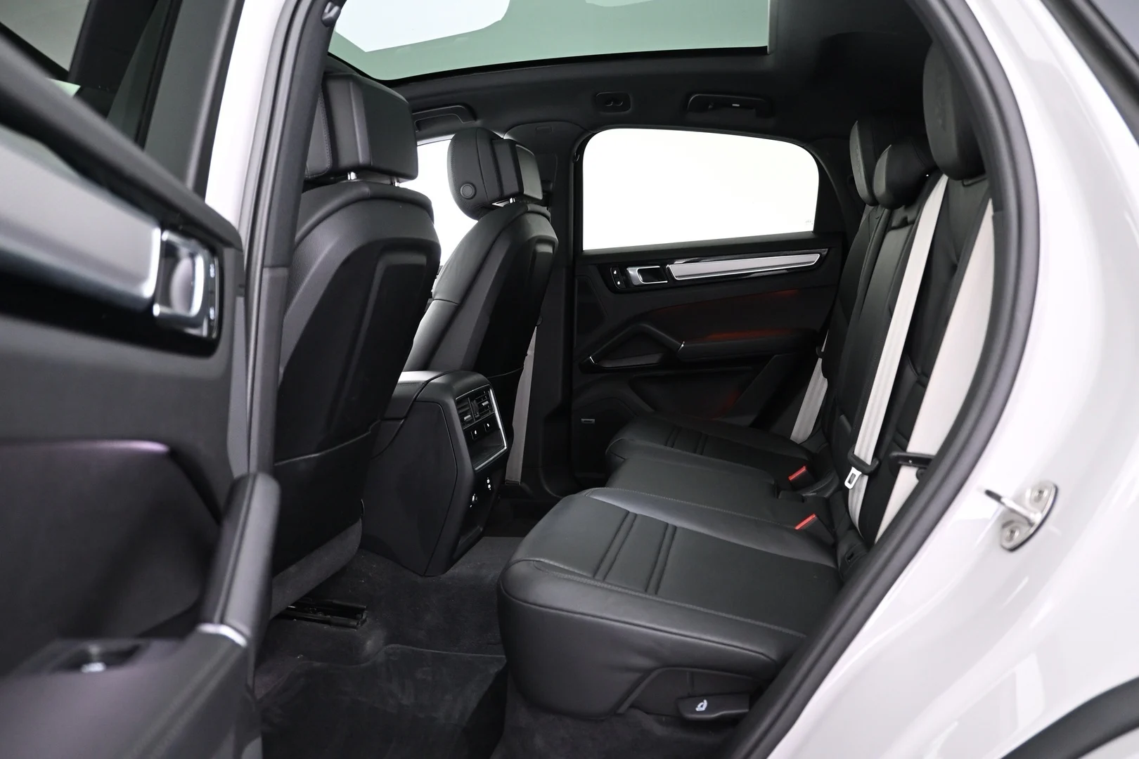 Car Image - 5XDnvxd3eQifdBf1oQurcx
