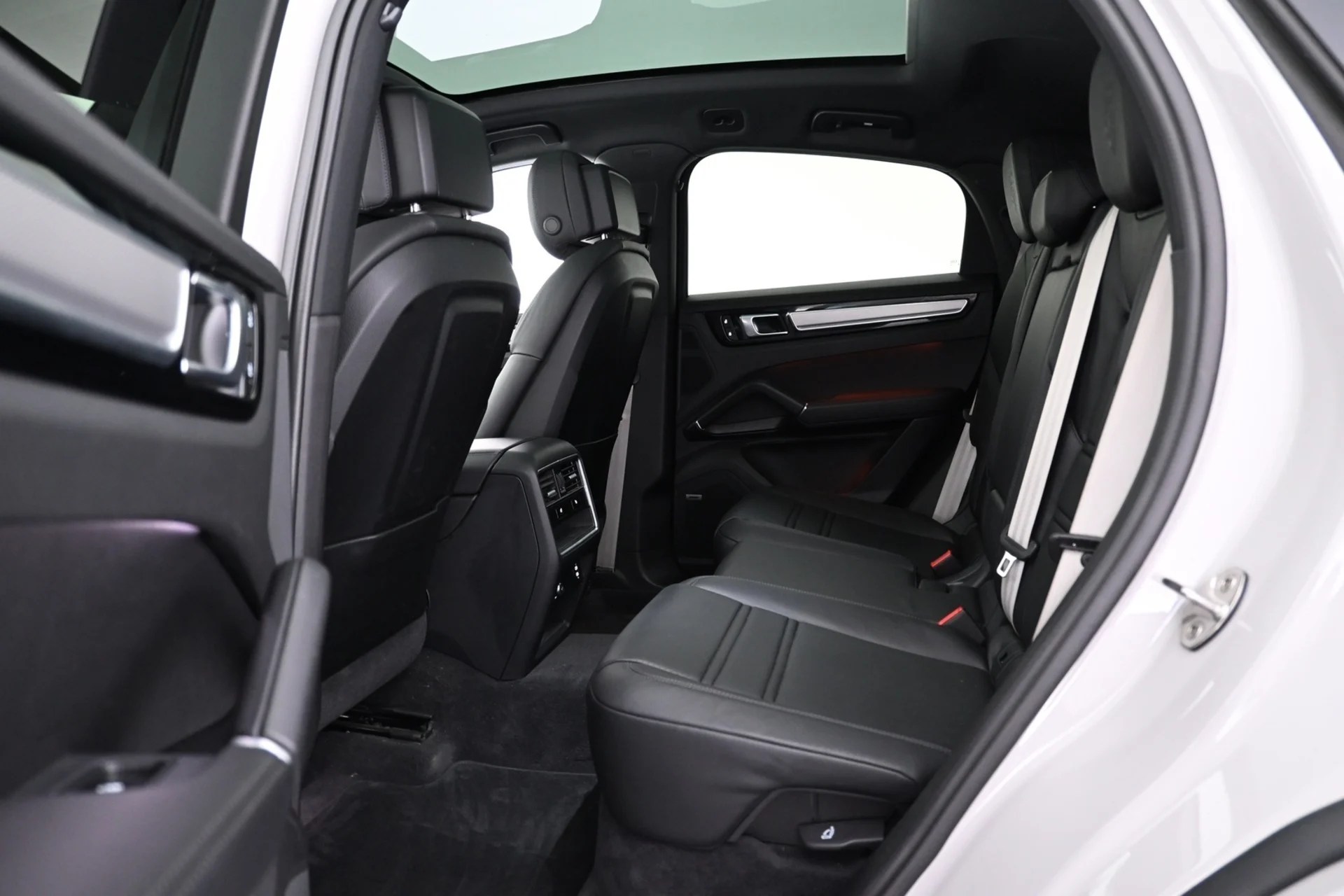 Car Image - 5XDnvxd3eQifdBf1oQurcx