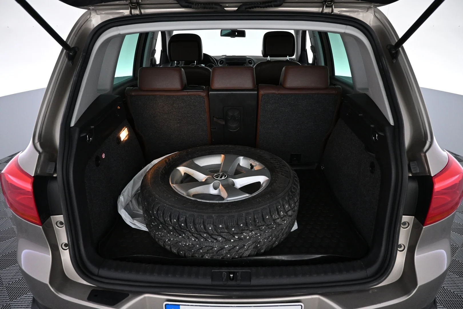 Car Image - 6VmXi0Xvgg7ssH6tTFyXwO