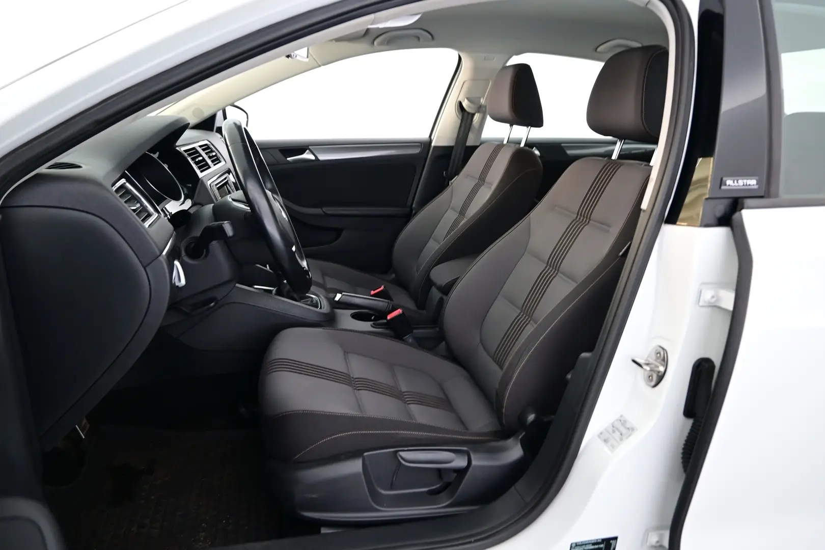 Car Image - 6NVBsqQZGOzp2uiCfmhnqj