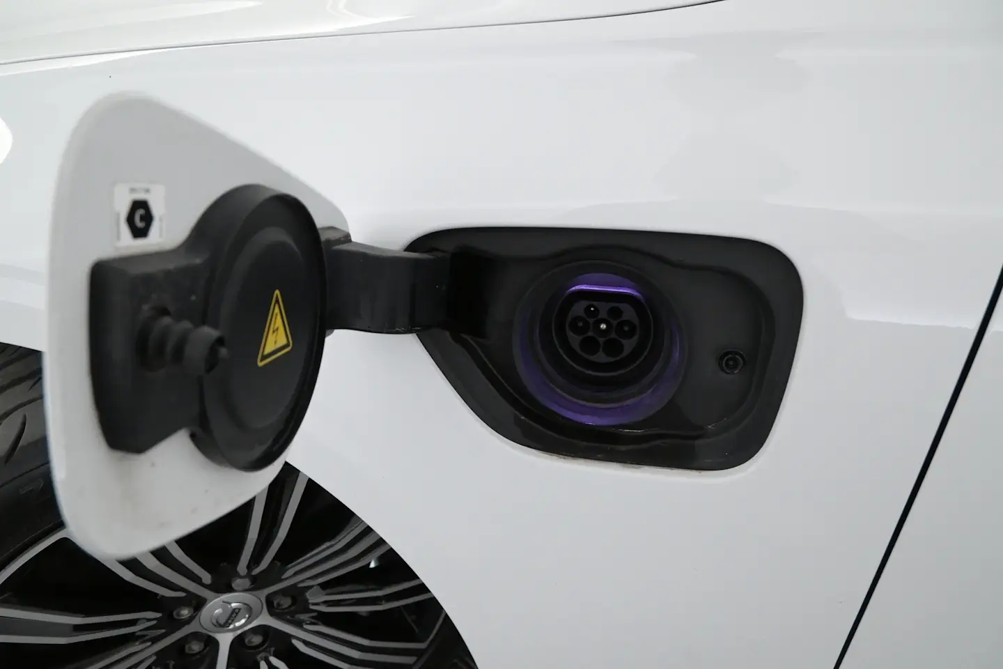 Car Image - uDDOUX4sCfxrj5MZD8XOL