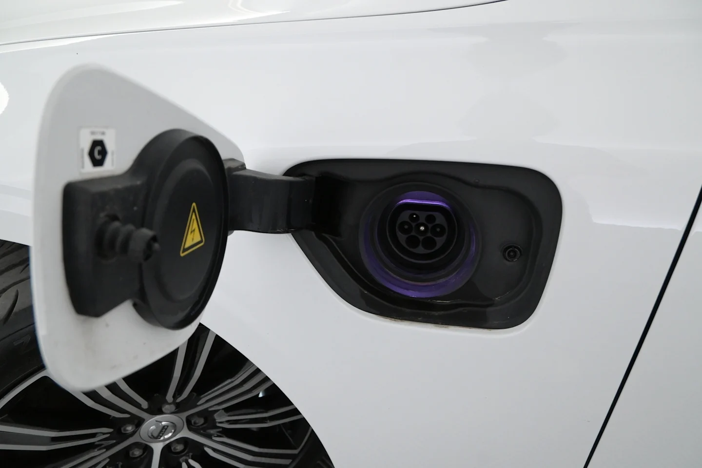 Car Image - uDDOUX4sCfxrj5MZD8XOL